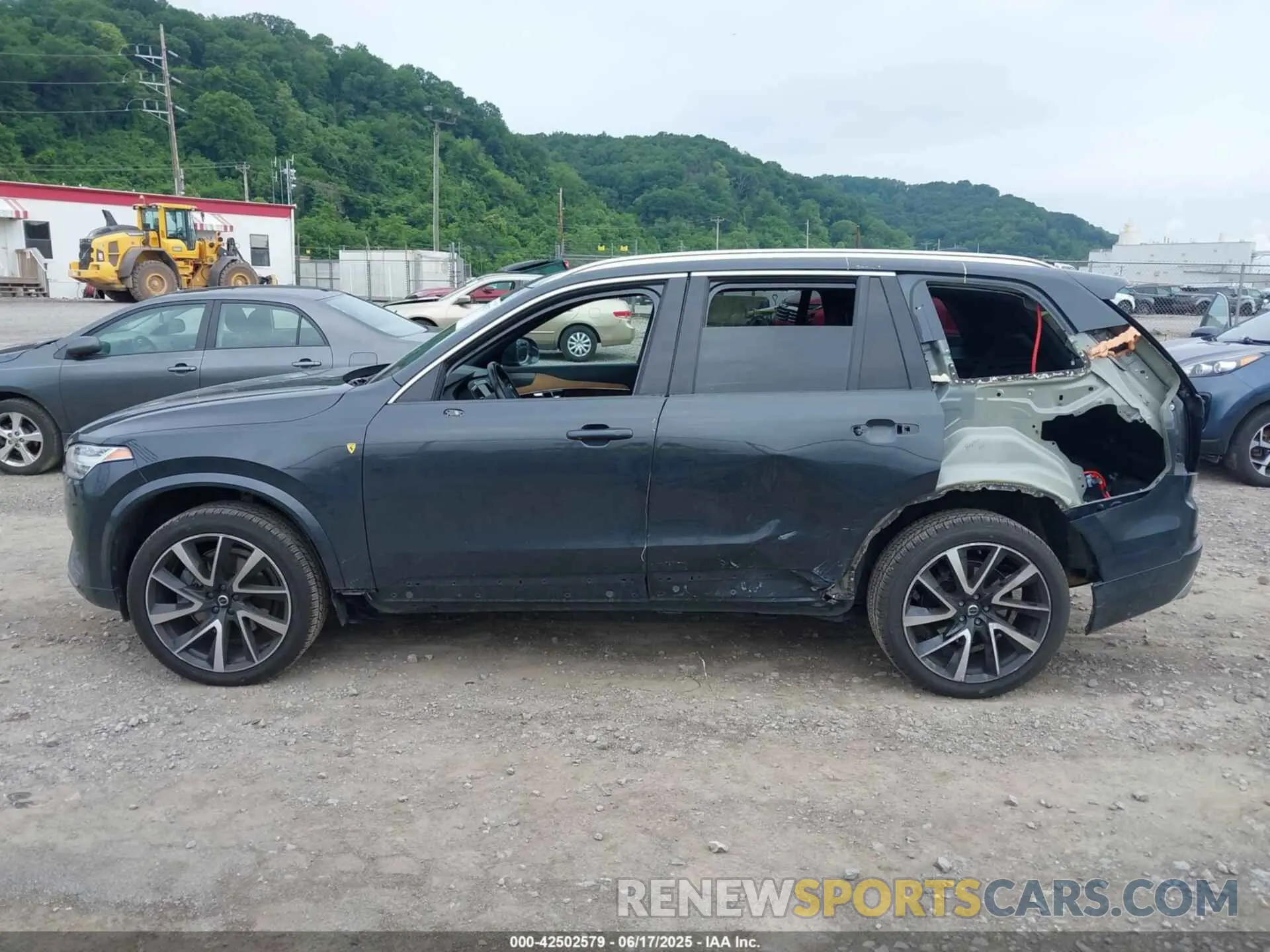 15 fotografías del automóvil dañado YV4A22PK0M1761013 VOLVO XC90 2021