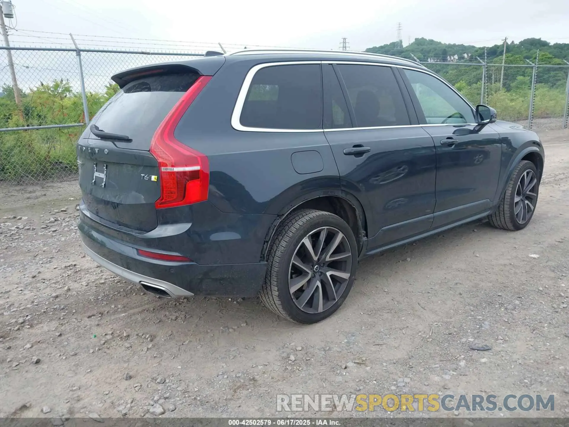 4 fotografías del automóvil dañado YV4A22PK0M1761013 VOLVO XC90 2021