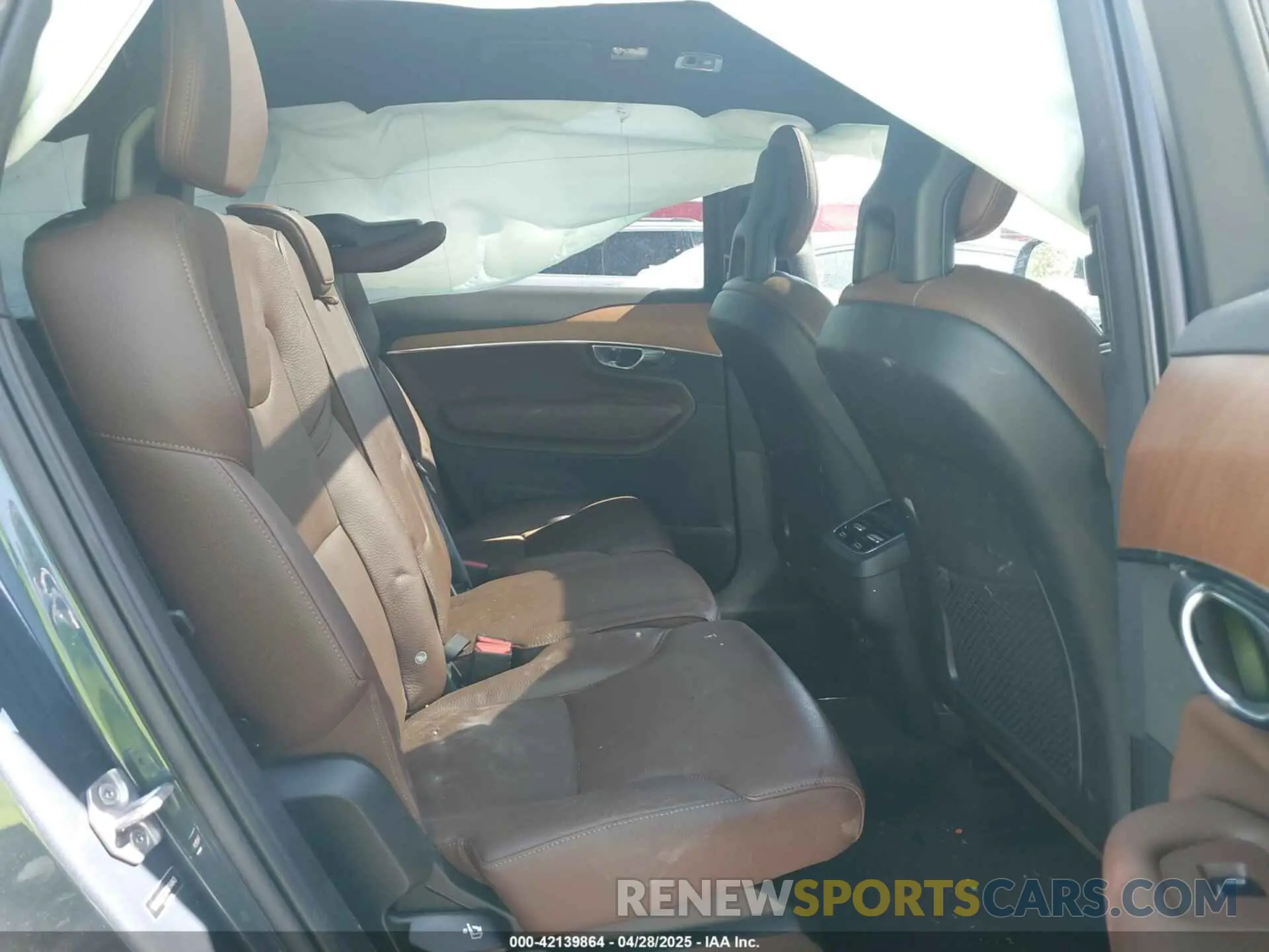 8 fotografías del automóvil dañado YV4A22PK1M1764843 VOLVO XC90 2021