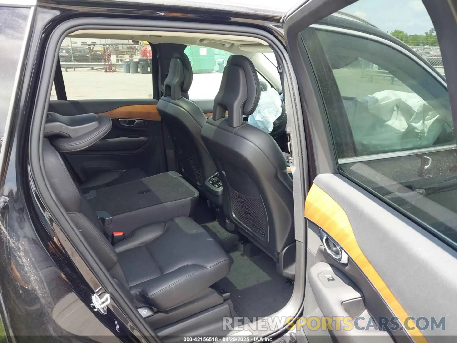 8 fotografías del automóvil dañado YV4A22PK3M1717880 VOLVO XC90 2021