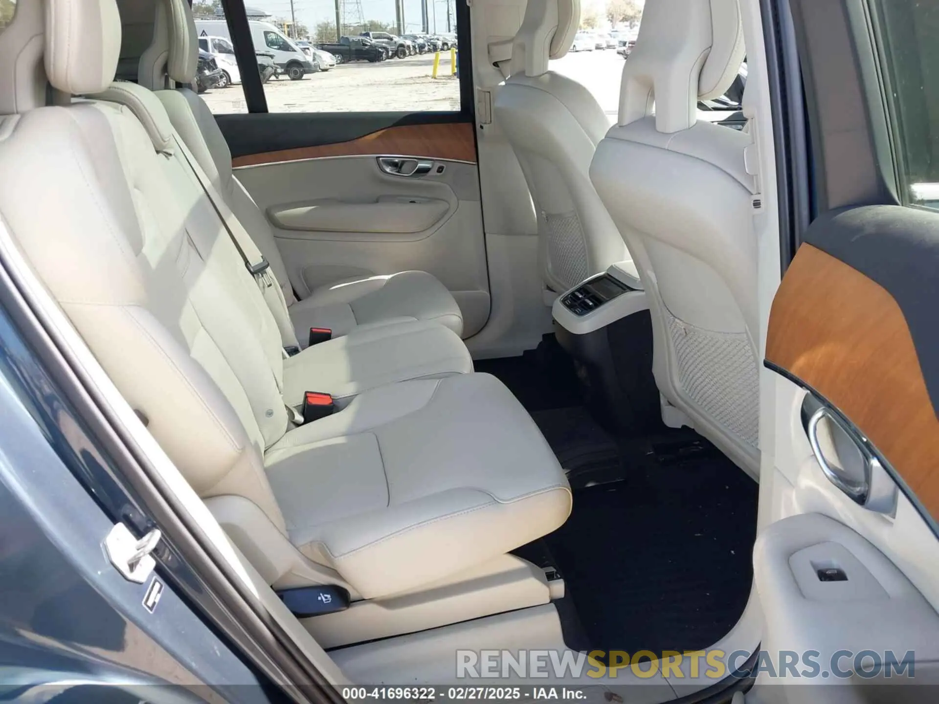 8 fotografías del automóvil dañado YV4A22PK5M1773173 VOLVO XC90 2021