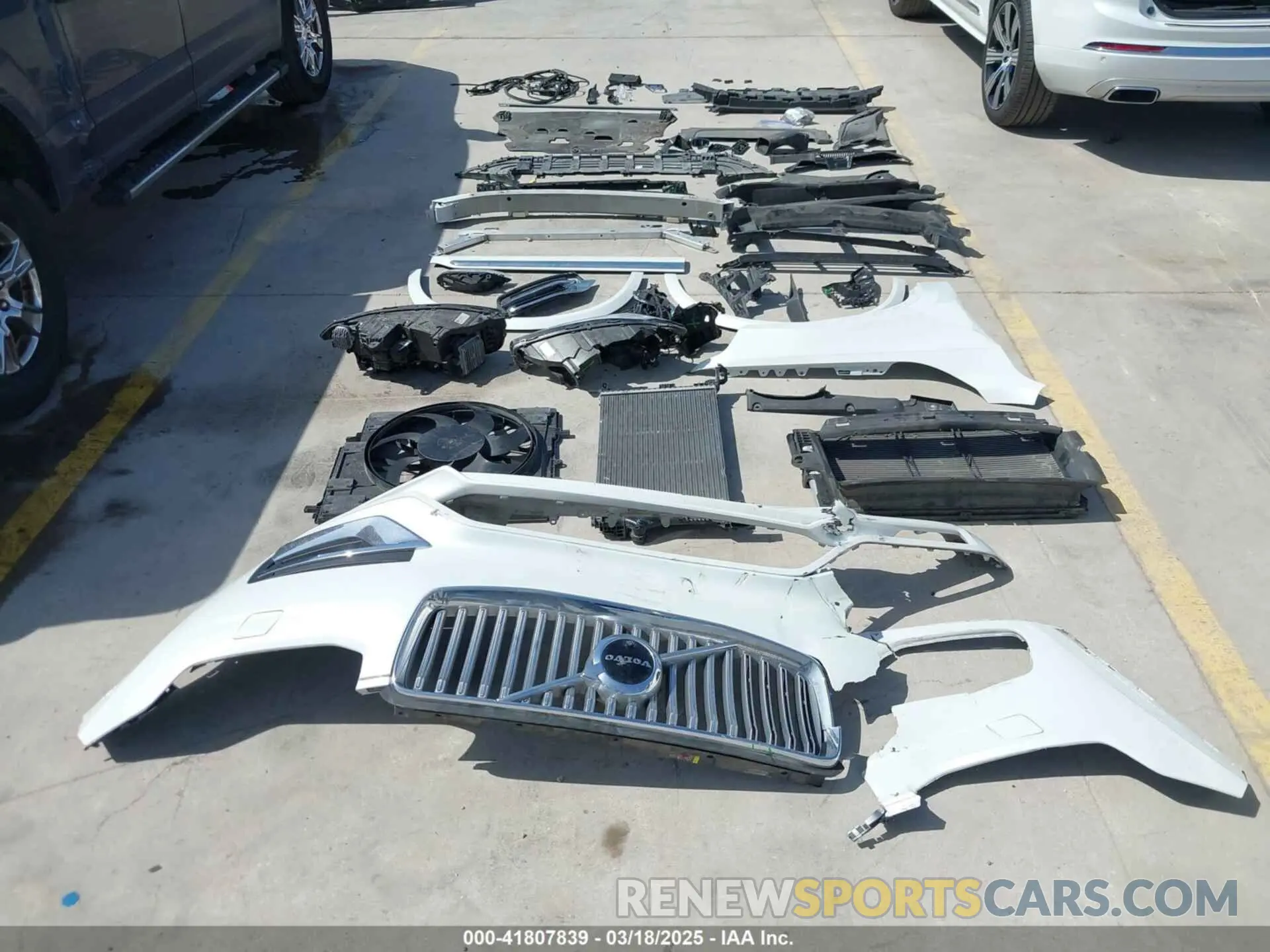 19 fotografías del automóvil dañado YV4A22PLXM1773176 VOLVO XC90 2021