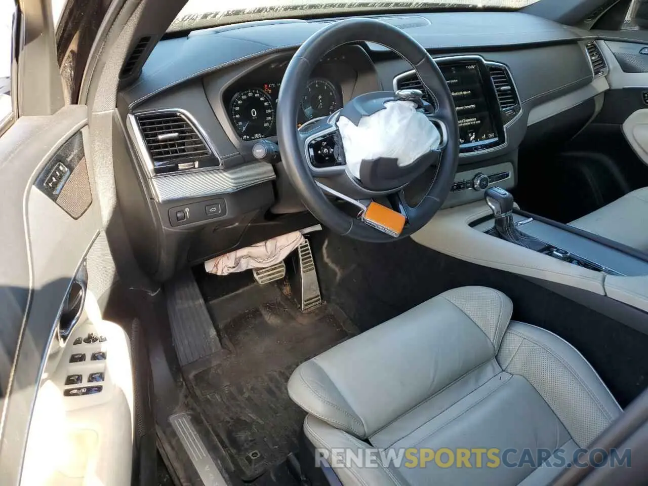 8 fotografías del automóvil dañado YV4A22PMXM1698987 VOLVO XC90 2021