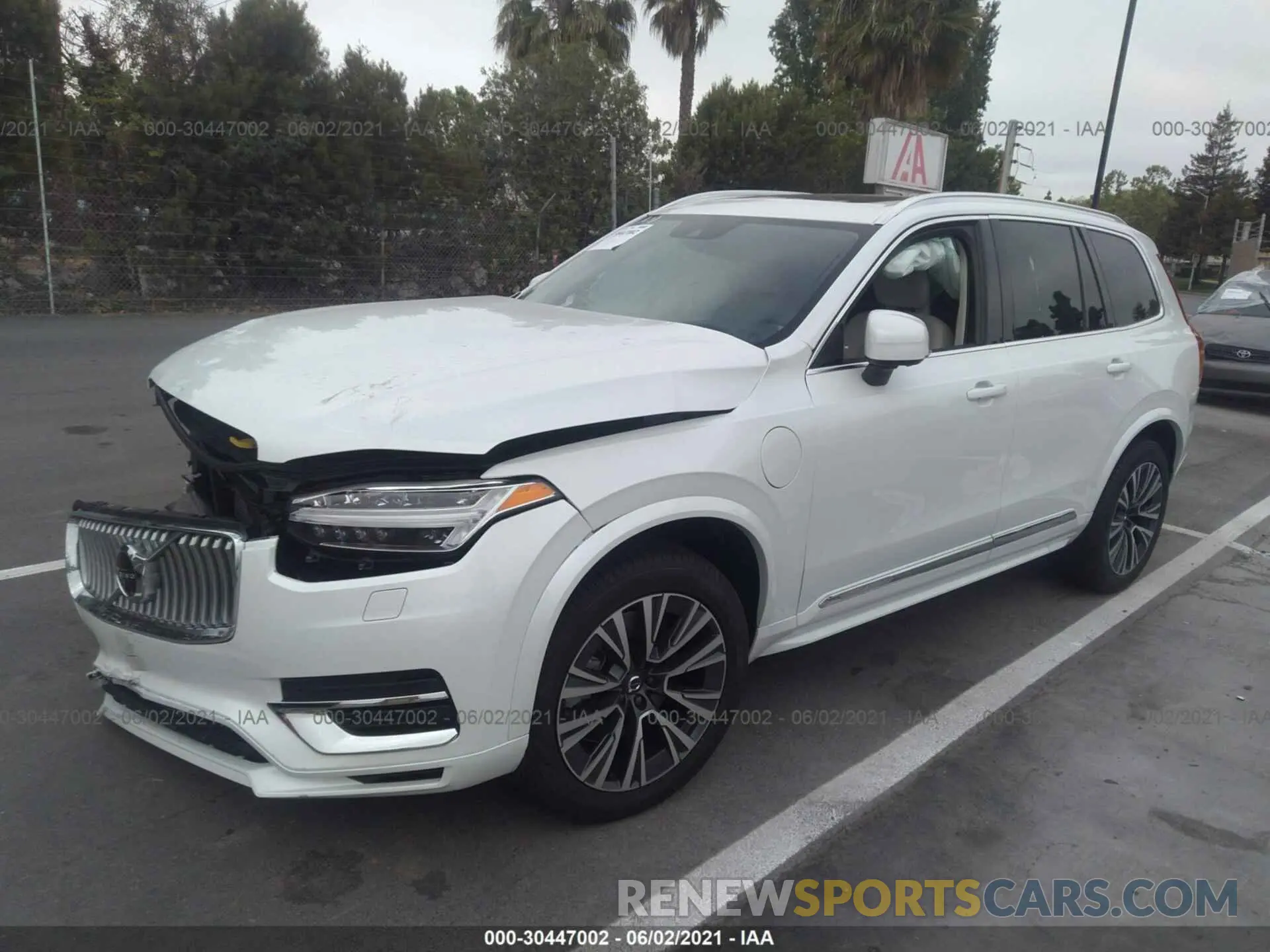 2 fotografías del automóvil dañado YV4BR0CK4M1712634 VOLVO XC90 2021