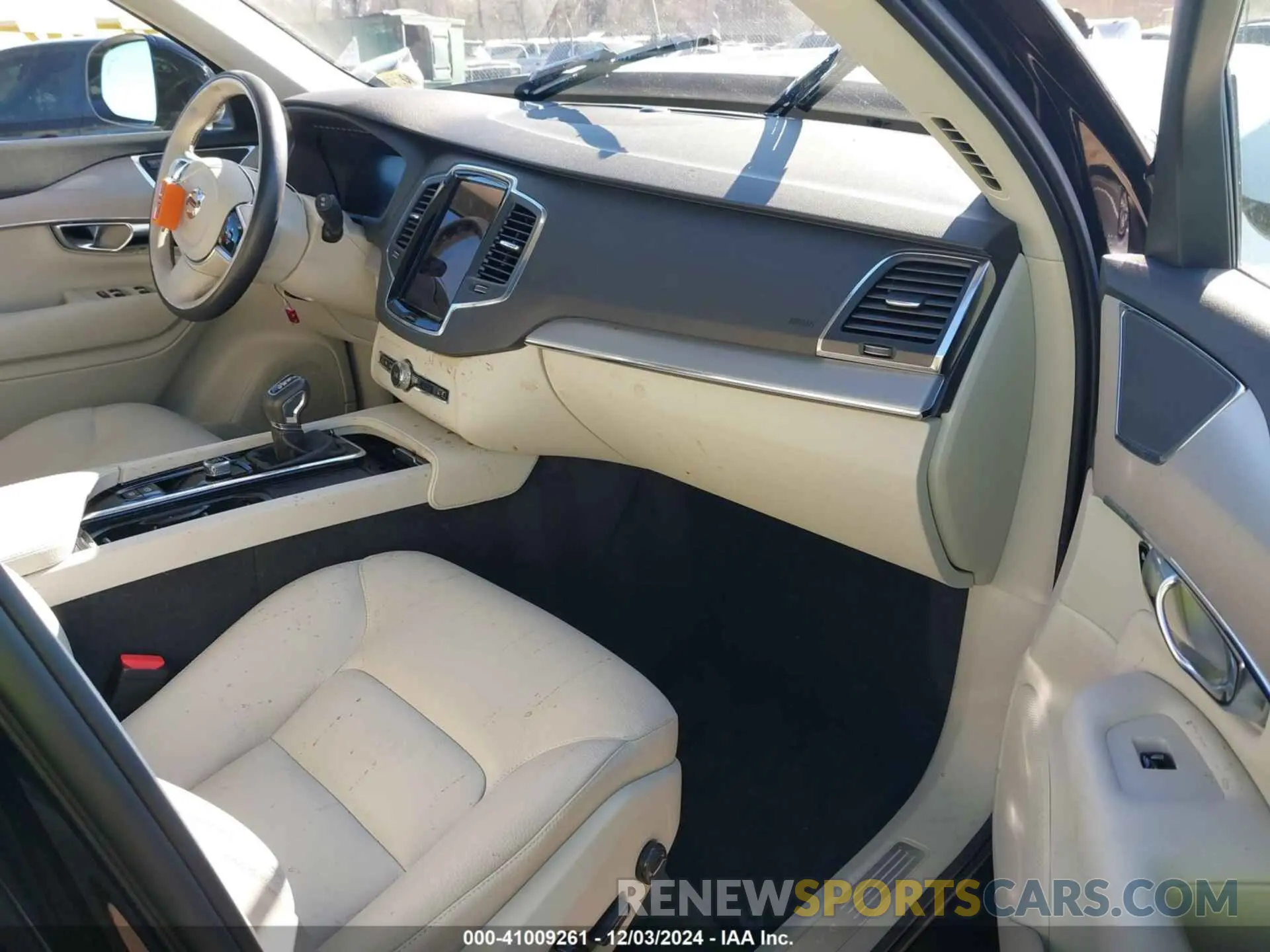5 fotografías del automóvil dañado YV4102CK8N1789154 VOLVO XC90 2022