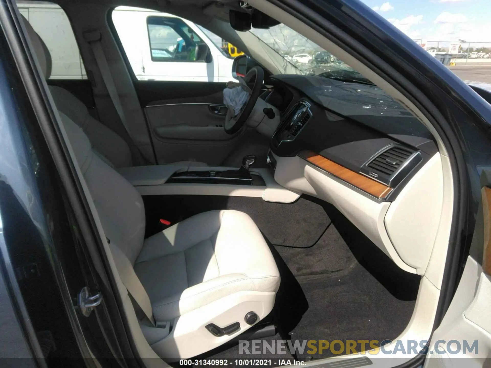 5 fotografías del automóvil dañado YV4102CKXN1778351 VOLVO XC90 2022