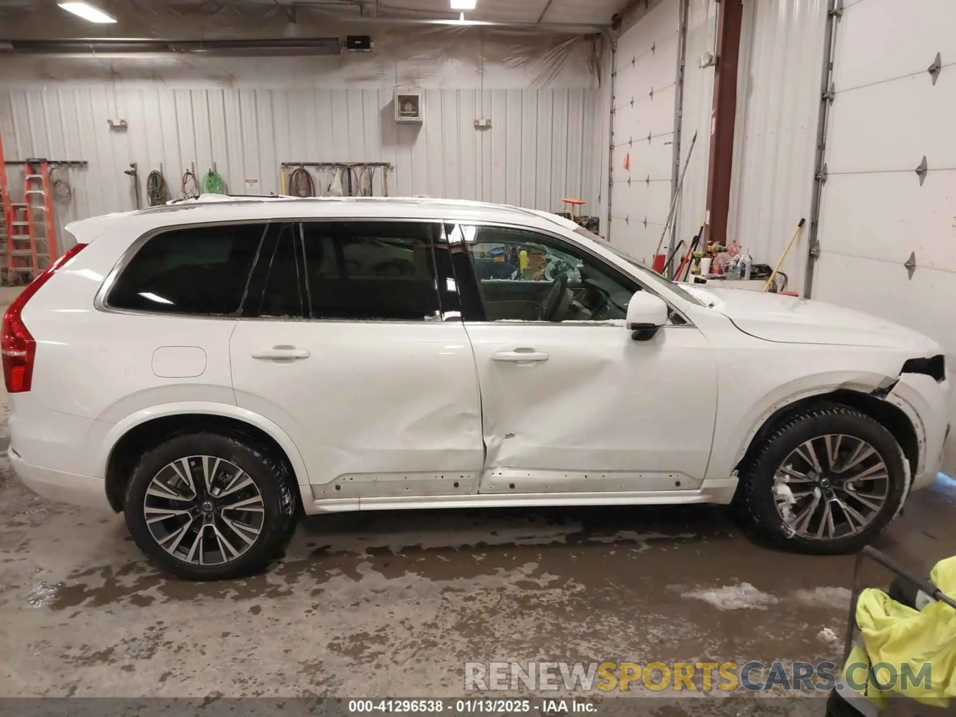 13 fotografías del automóvil dañado YV4102PK0N1801551 VOLVO XC90 2022