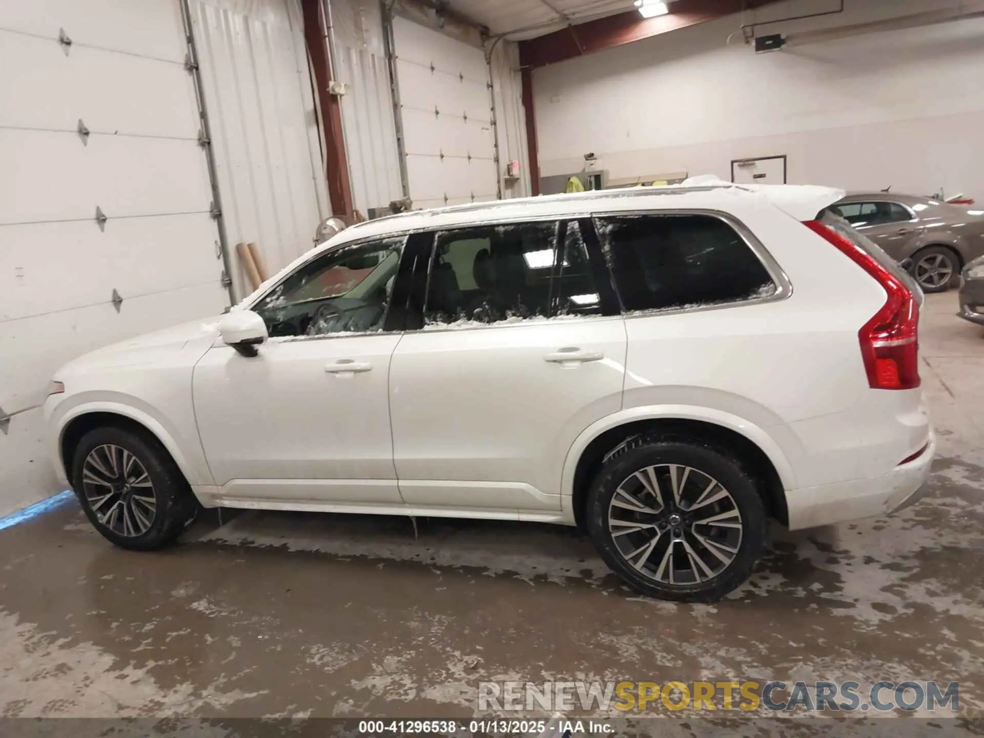 14 fotografías del automóvil dañado YV4102PK0N1801551 VOLVO XC90 2022