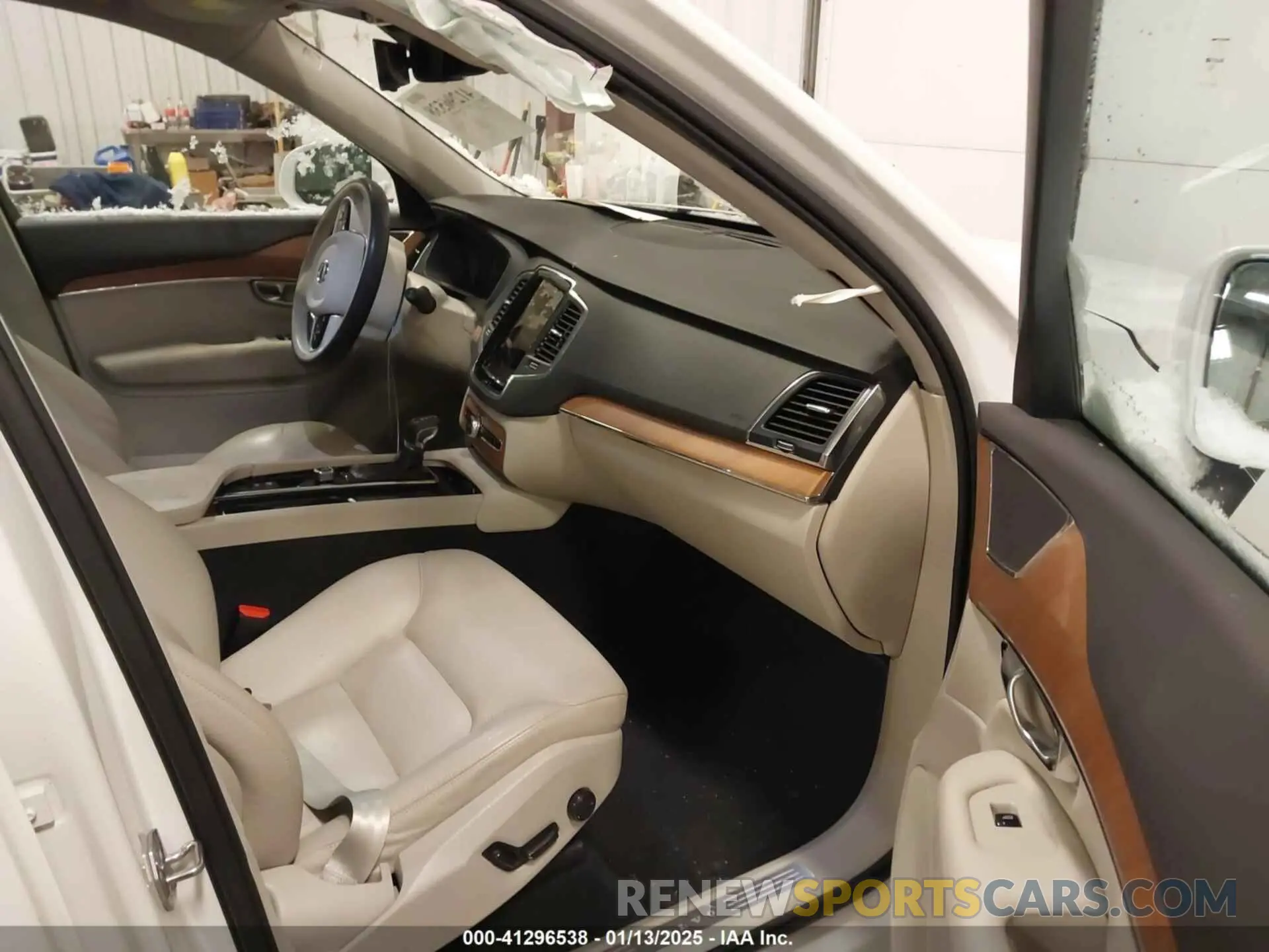 5 fotografías del automóvil dañado YV4102PK0N1801551 VOLVO XC90 2022