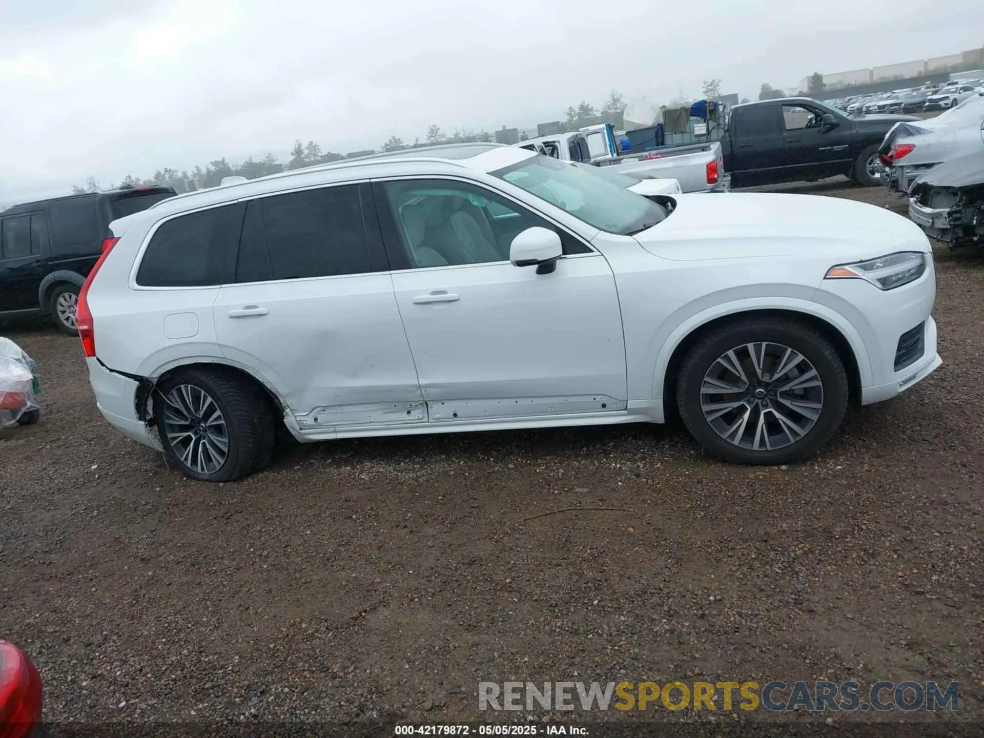 13 fotografías del automóvil dañado YV4102PK2N1781156 VOLVO XC90 2022