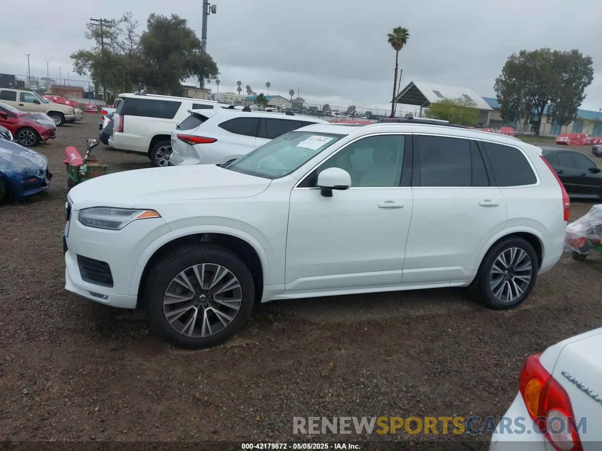 14 fotografías del automóvil dañado YV4102PK2N1781156 VOLVO XC90 2022