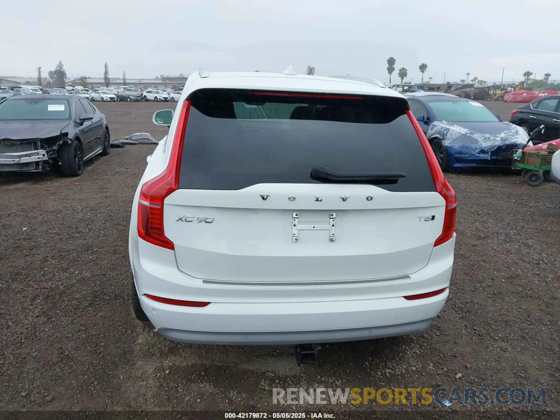 16 fotografías del automóvil dañado YV4102PK2N1781156 VOLVO XC90 2022