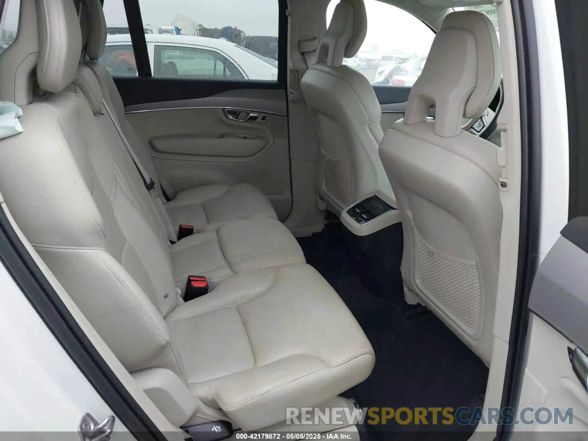 8 fotografías del automóvil dañado YV4102PK2N1781156 VOLVO XC90 2022