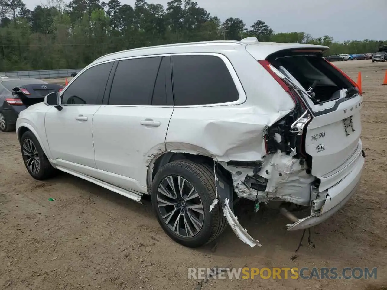 2 fotografías del automóvil dañado YV4102PK2N1784672 VOLVO XC90 2022
