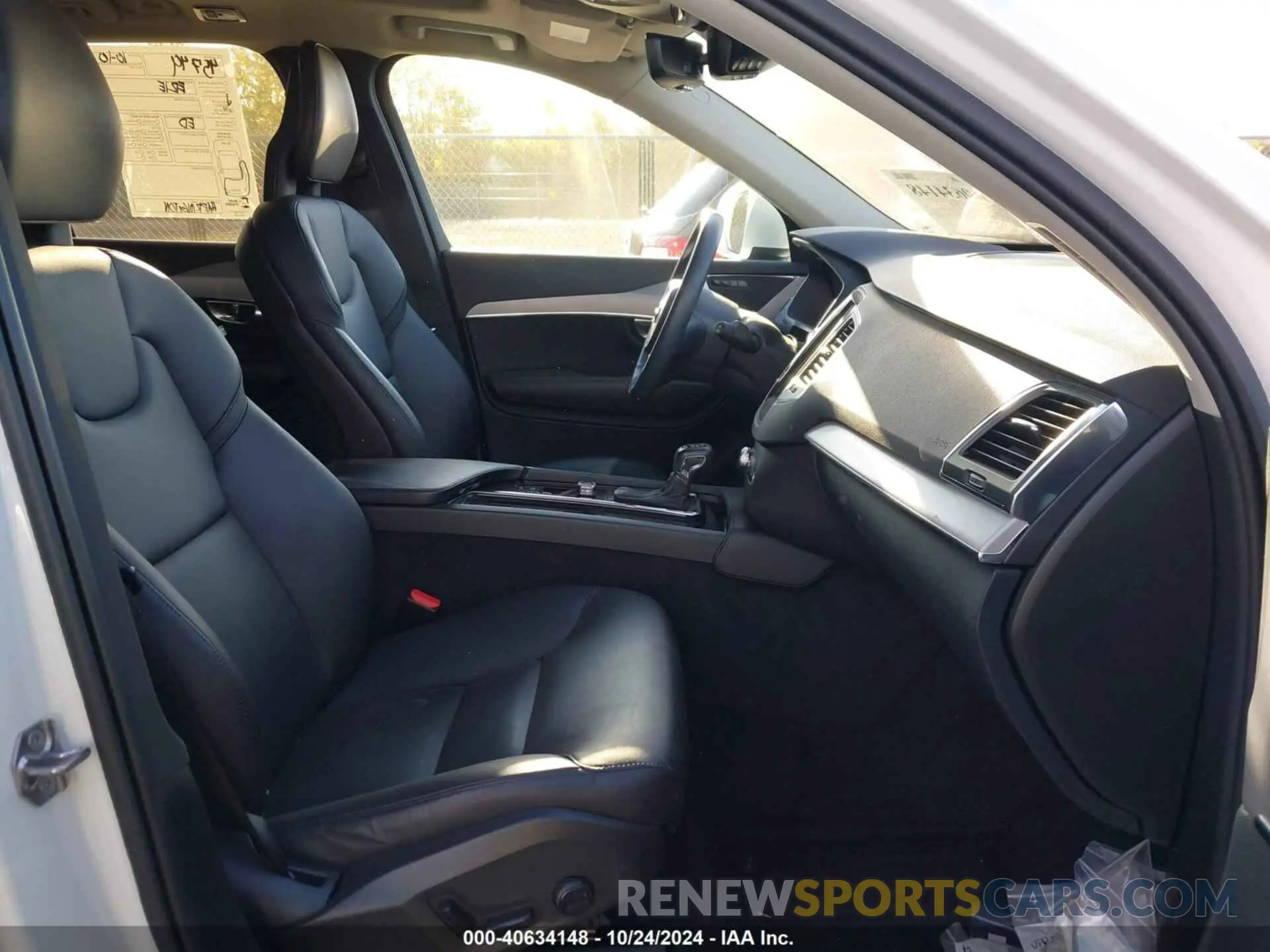 5 fotografías del automóvil dañado YV4102PK9N1793059 VOLVO XC90 2022