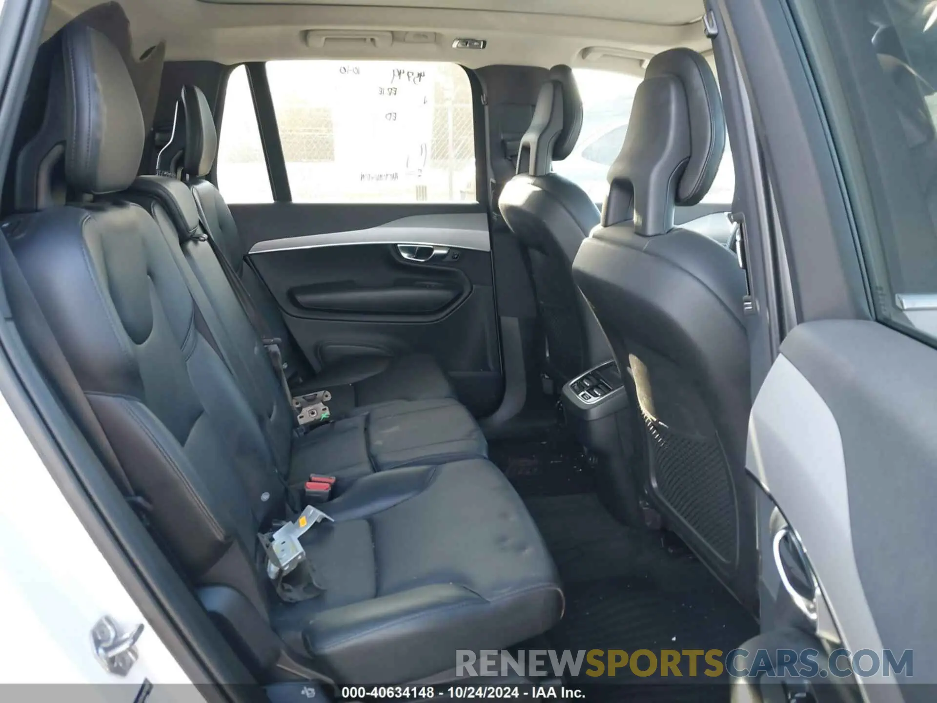 8 fotografías del automóvil dañado YV4102PK9N1793059 VOLVO XC90 2022