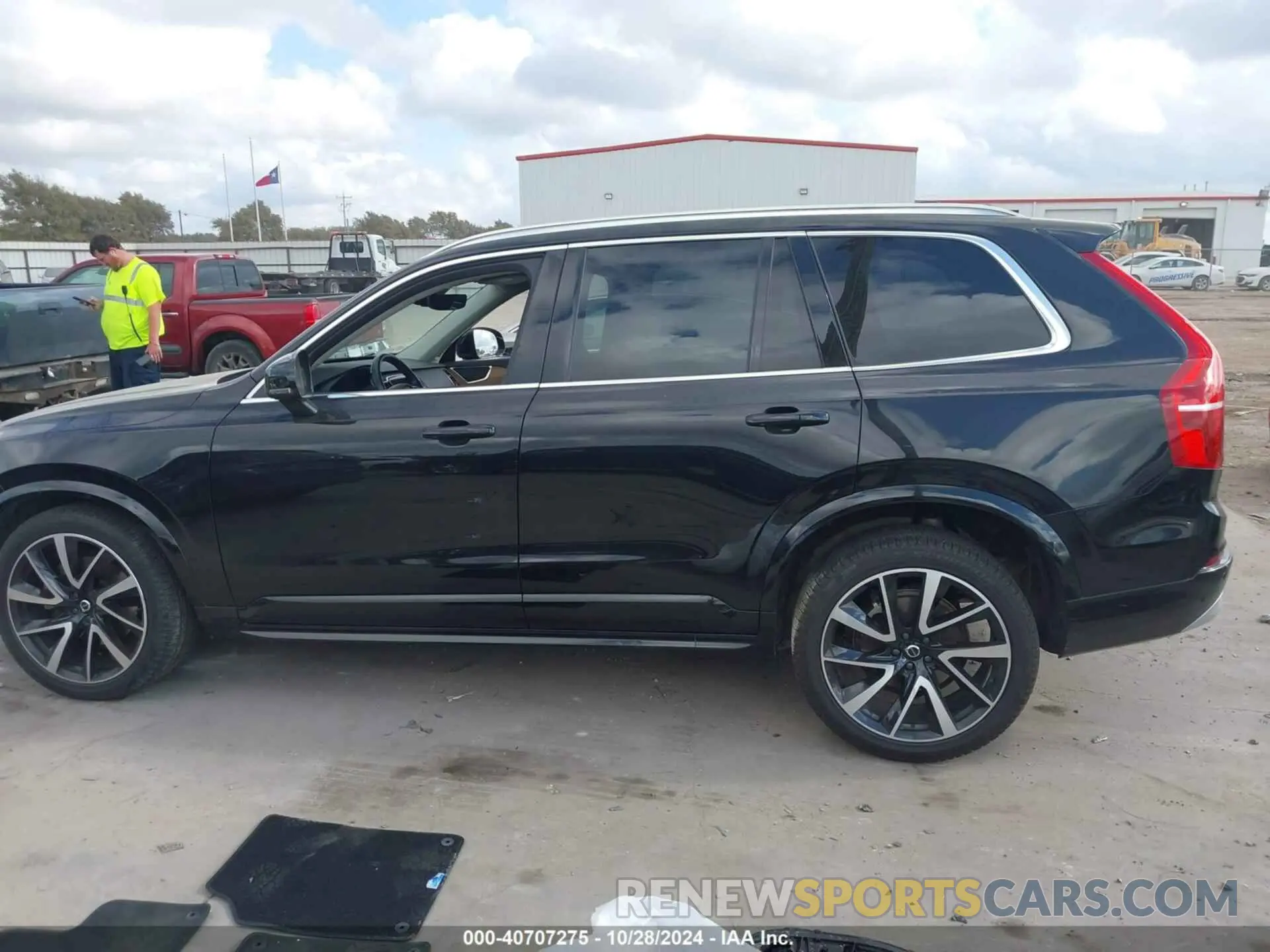 14 fotografías del automóvil dañado YV4A221K4N1810692 VOLVO XC90 2022