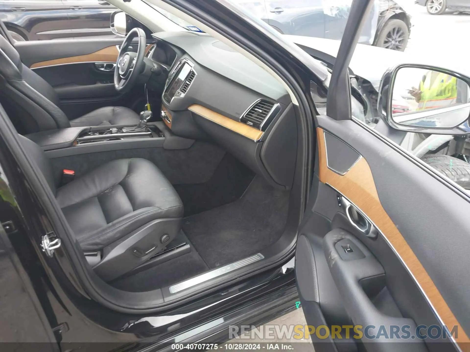 5 fotografías del automóvil dañado YV4A221K4N1810692 VOLVO XC90 2022
