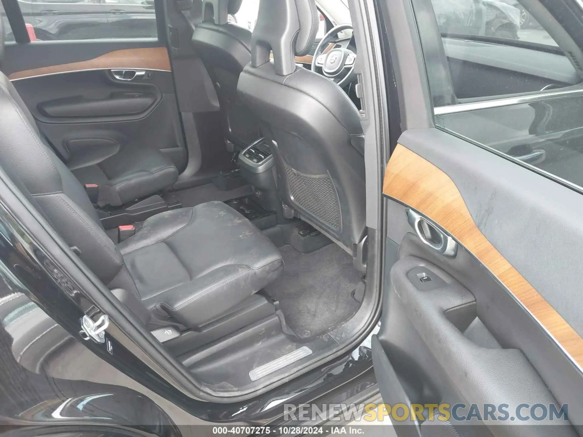 8 fotografías del automóvil dañado YV4A221K4N1810692 VOLVO XC90 2022