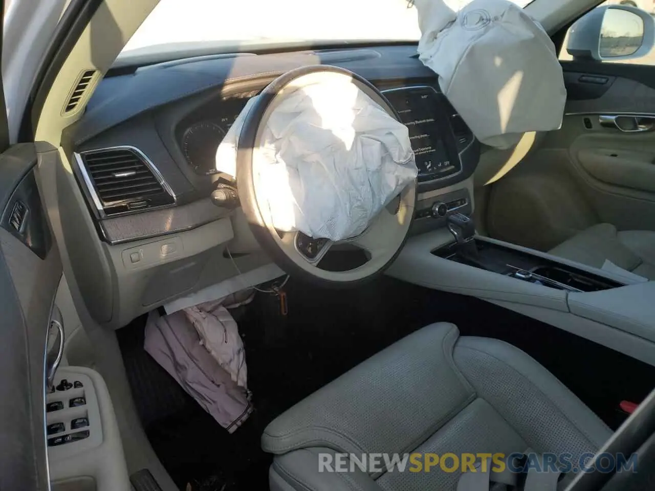 8 fotografías del automóvil dañado YV4A221L2N1827855 VOLVO XC90 2022
