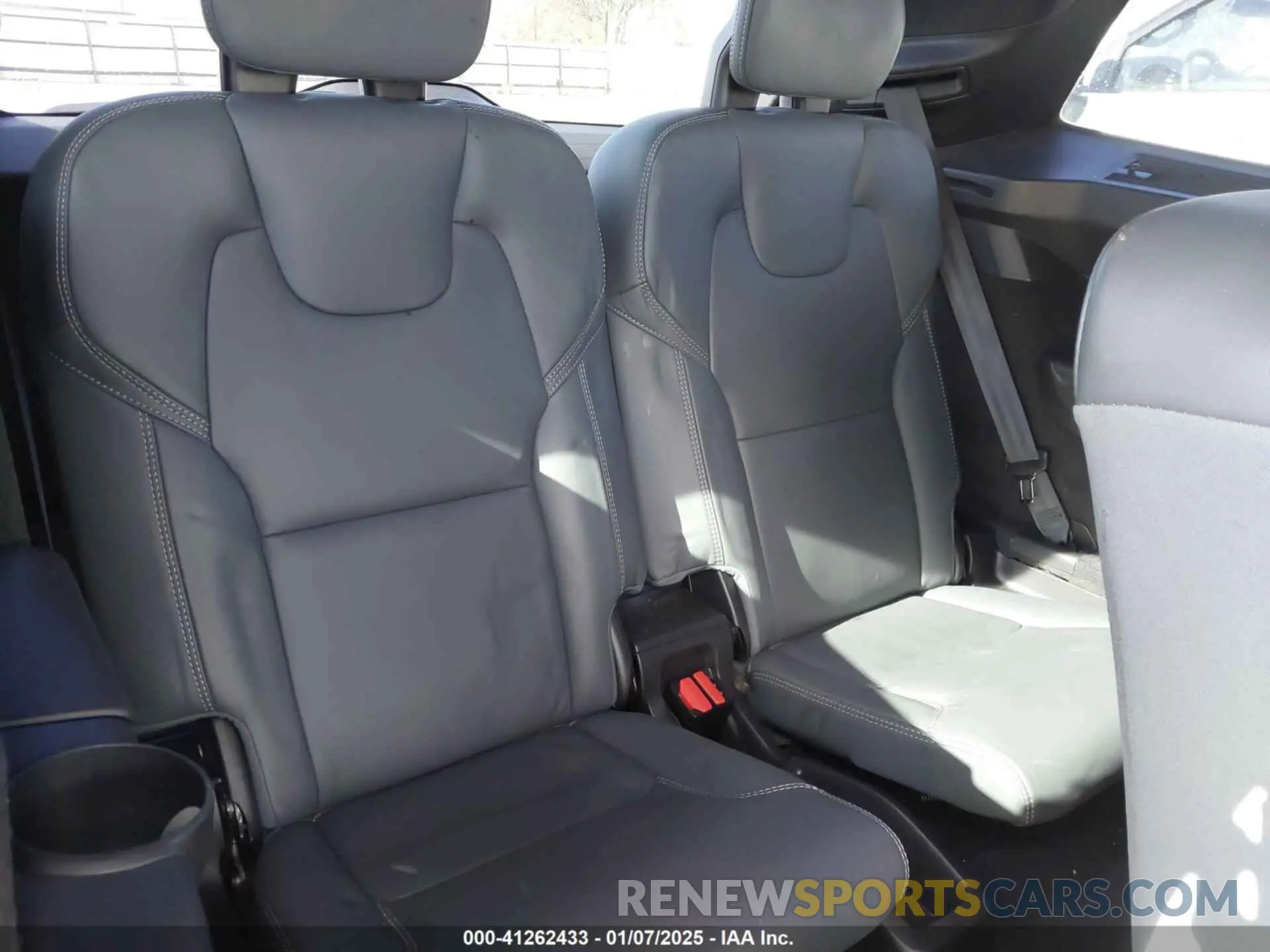 18 fotografías del automóvil dañado YV4A22PL6N1828806 VOLVO XC90 2022