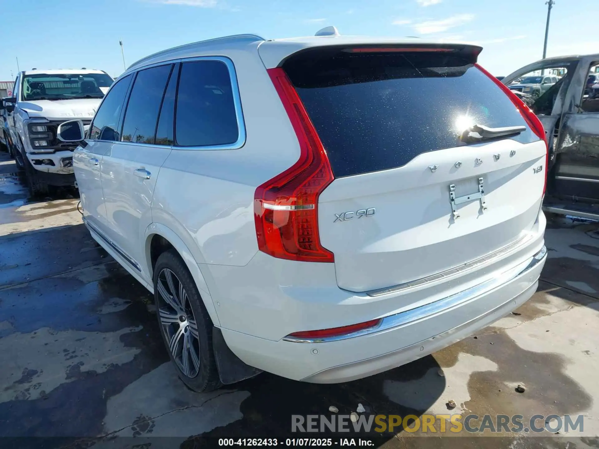 3 fotografías del automóvil dañado YV4A22PL6N1828806 VOLVO XC90 2022