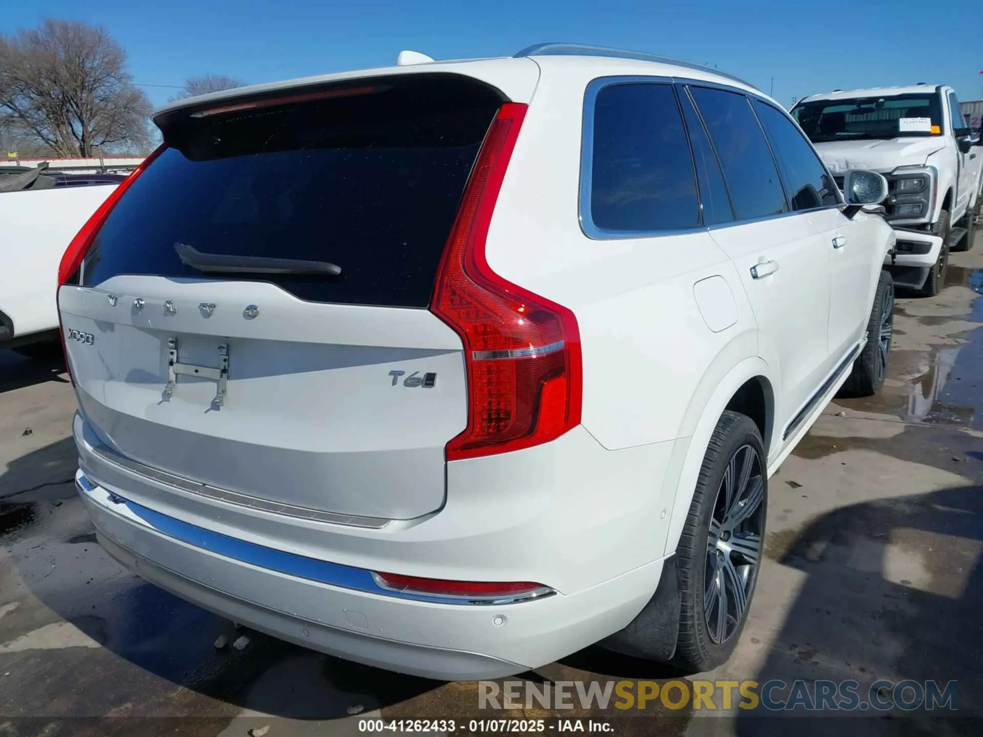 4 fotografías del automóvil dañado YV4A22PL6N1828806 VOLVO XC90 2022
