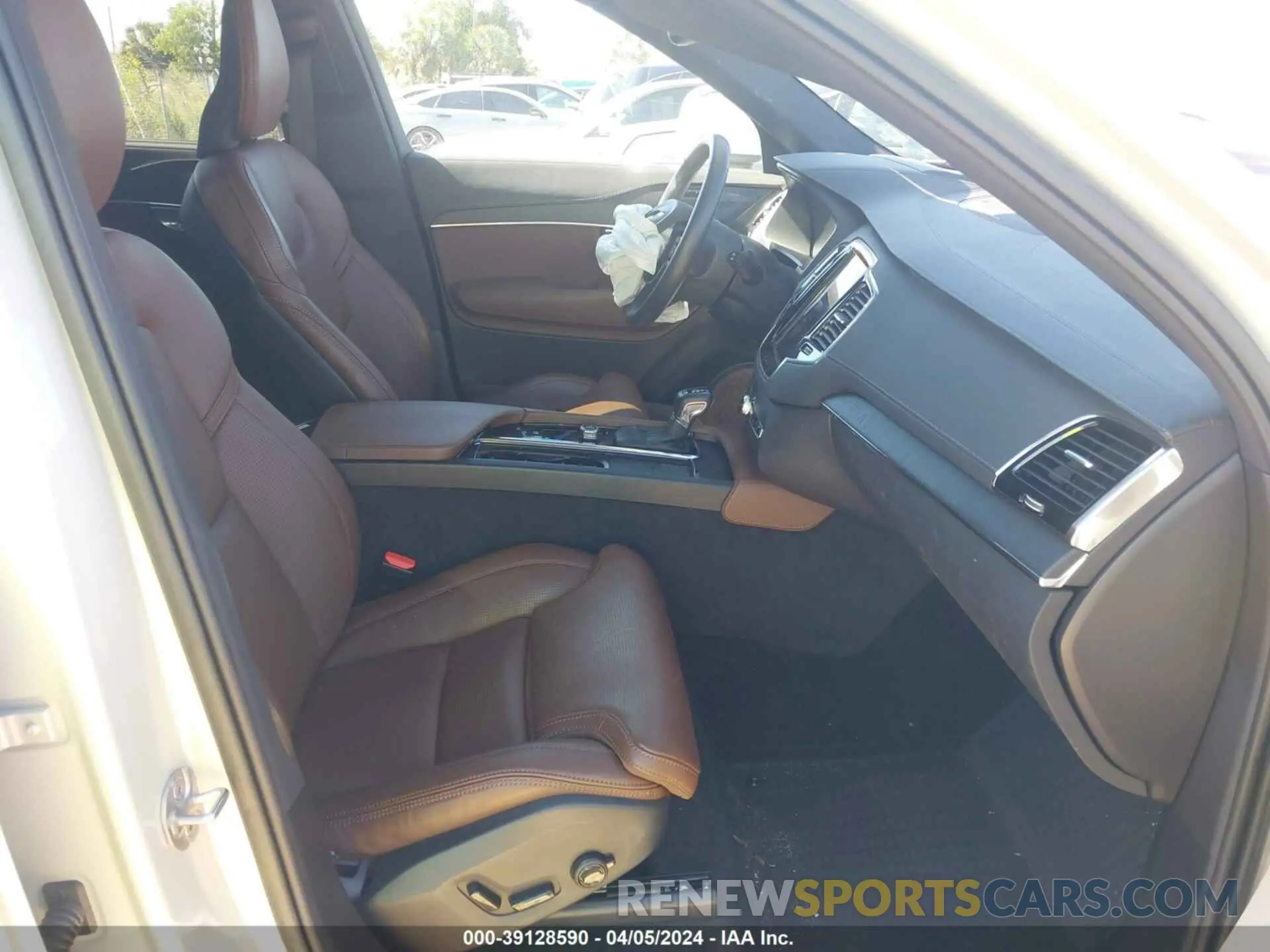 5 fotografías del automóvil dañado YV4A22PL7N1869218 VOLVO XC90 2022