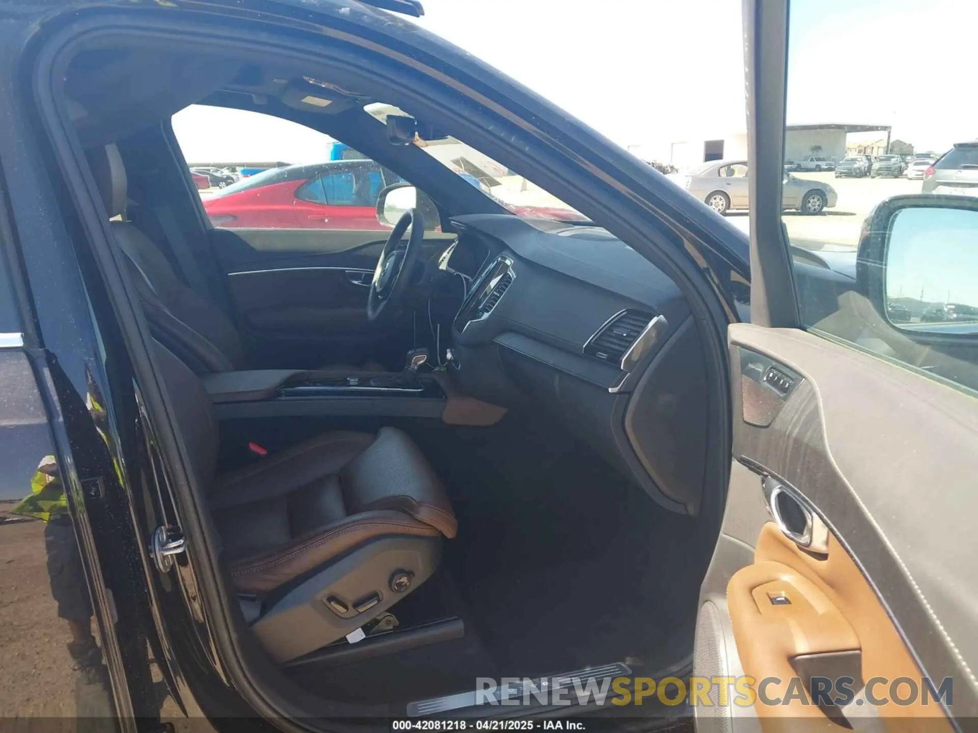 5 fotografías del automóvil dañado YV4A22PLXN1825701 VOLVO XC90 2022