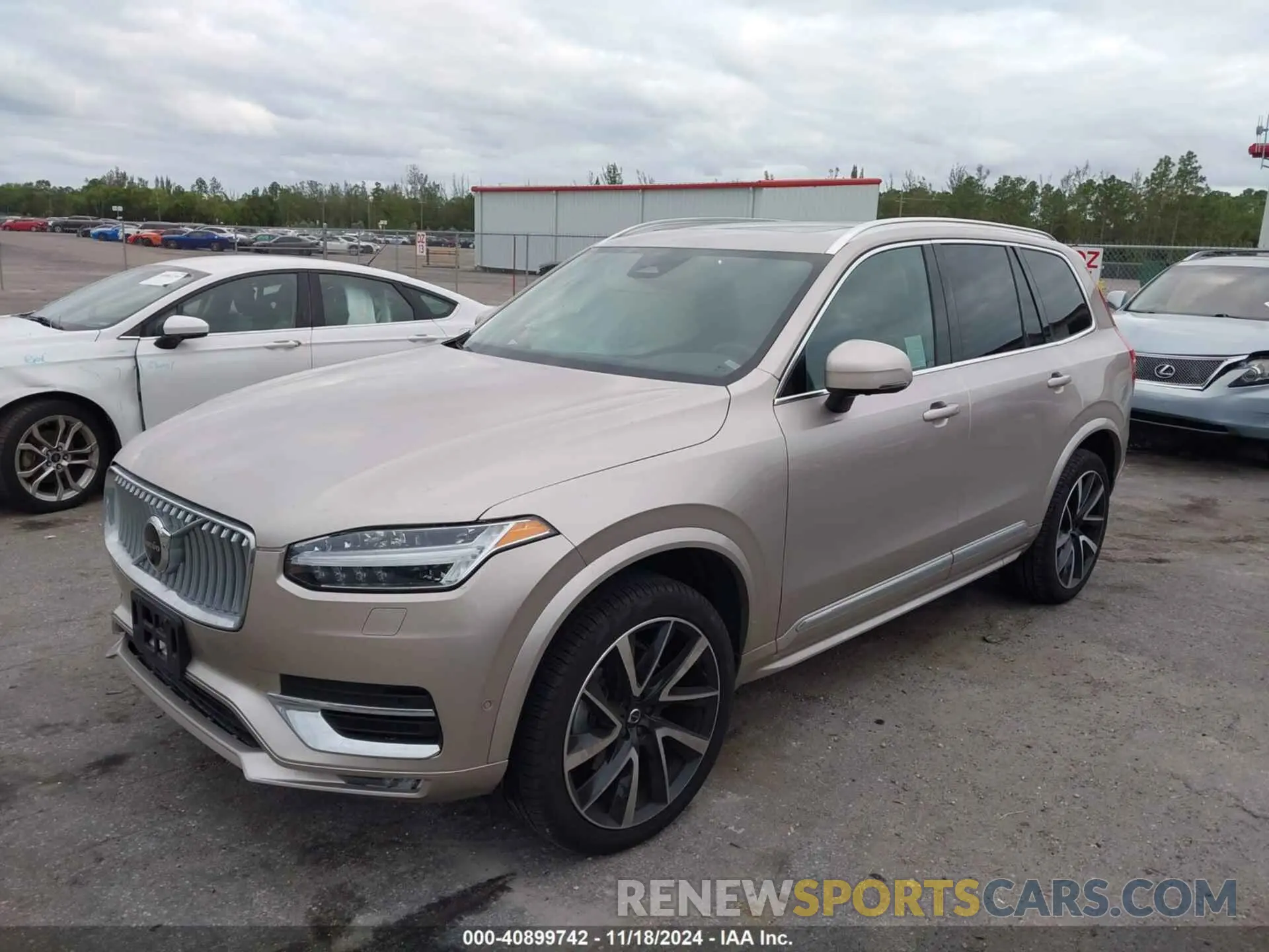 2 fotografías del automóvil dañado YV40621N1P1991537 VOLVO XC90 2023