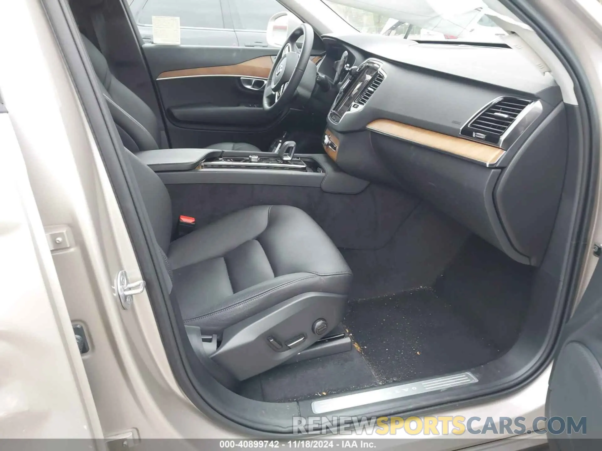 5 fotografías del automóvil dañado YV40621N1P1991537 VOLVO XC90 2023