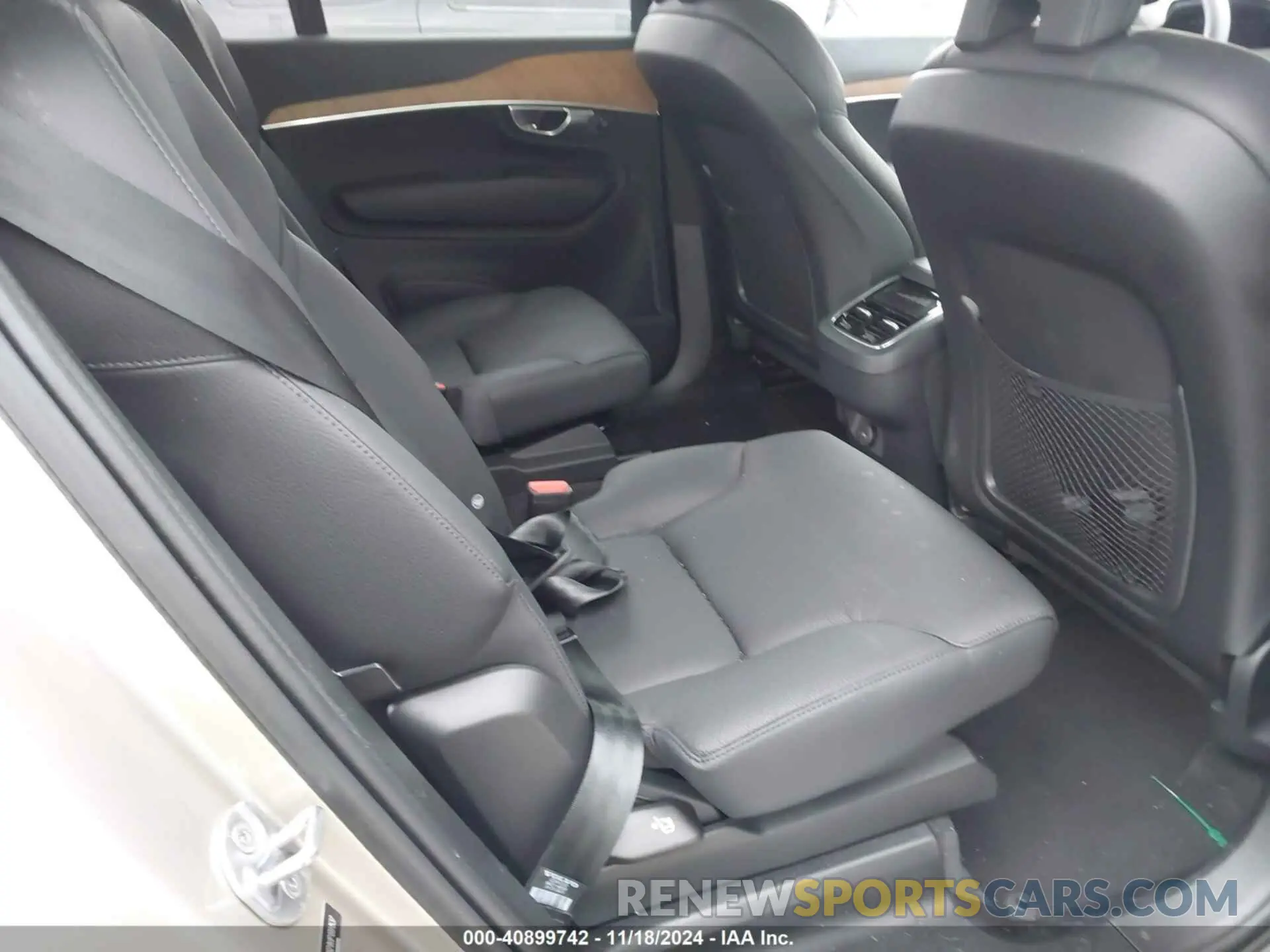 8 fotografías del automóvil dañado YV40621N1P1991537 VOLVO XC90 2023