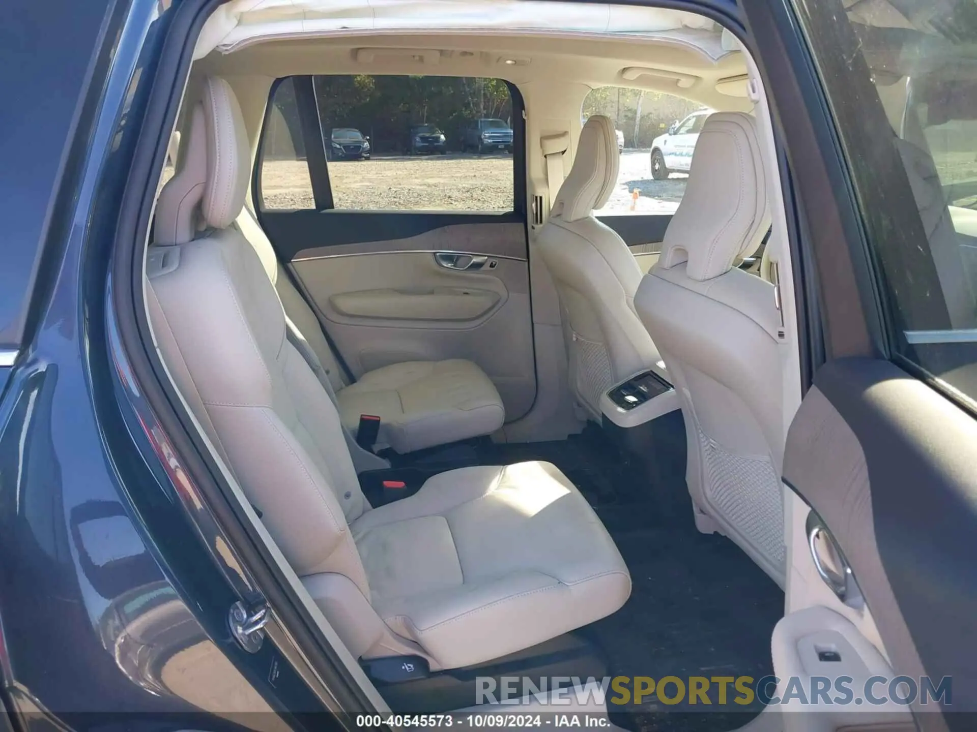8 fotografías del automóvil dañado YV40621N5P1947766 VOLVO XC90 2023