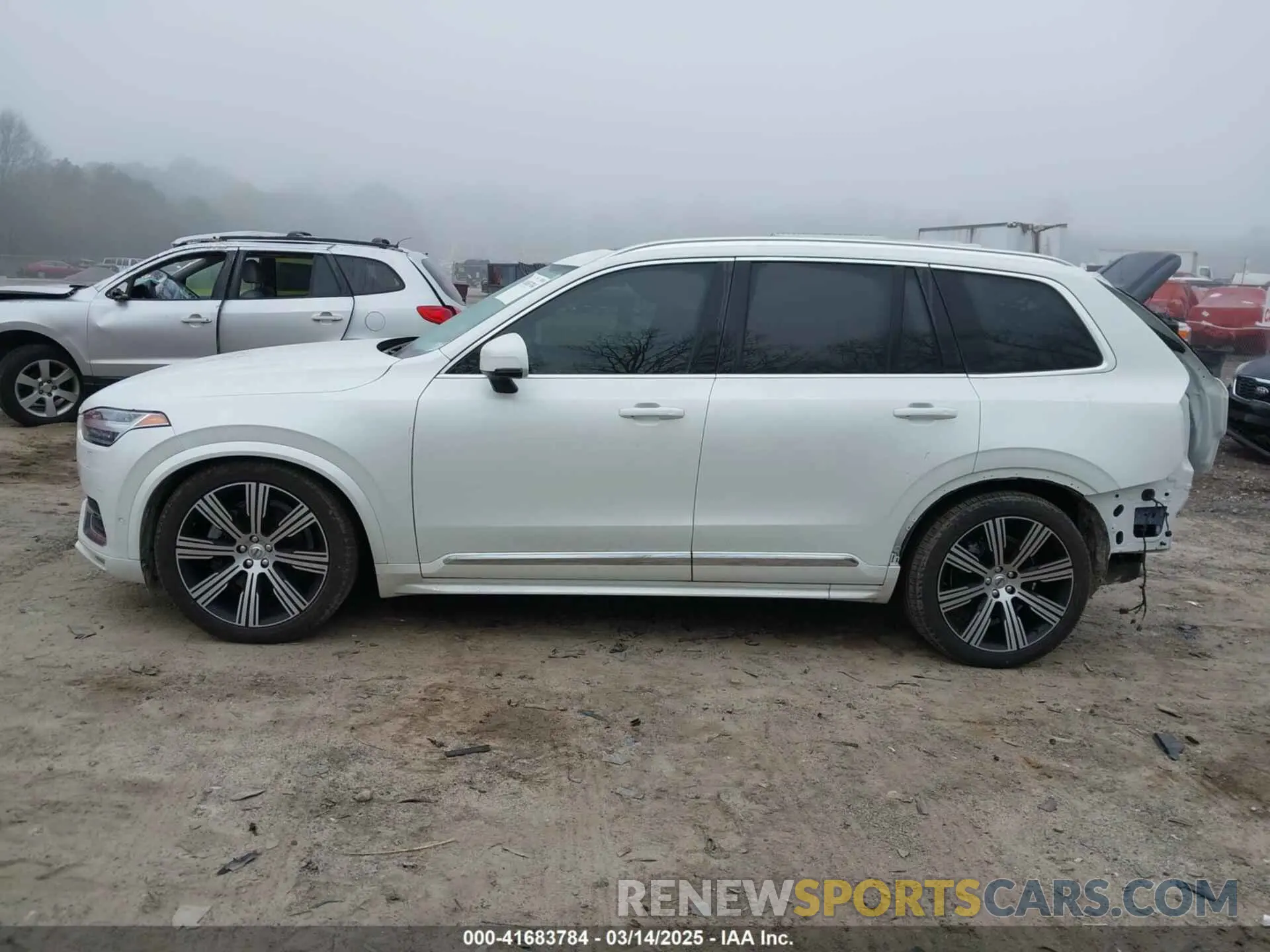 15 fotografías del automóvil dañado YV4062PA8P1959317 VOLVO XC90 2023