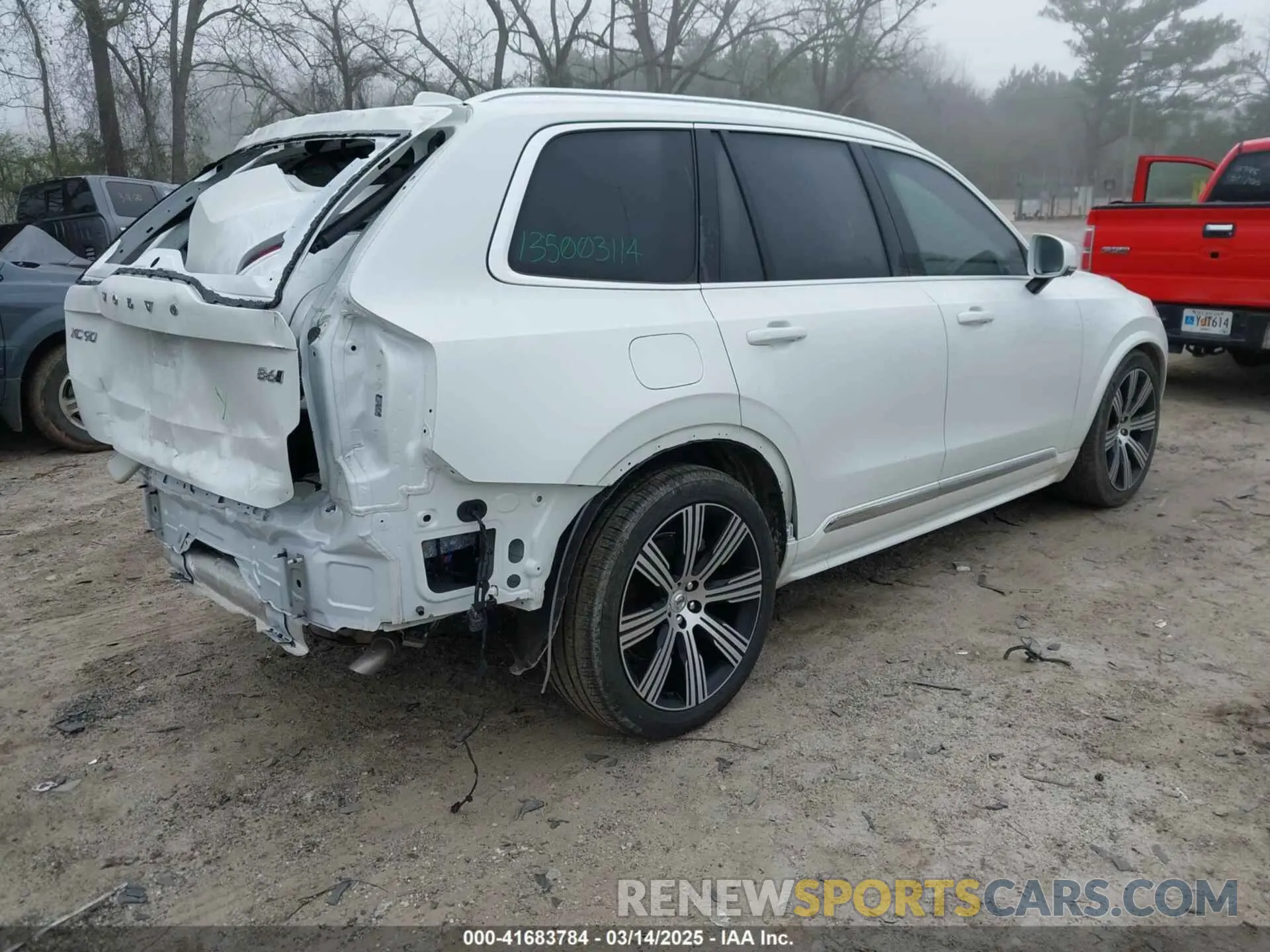 4 fotografías del automóvil dañado YV4062PA8P1959317 VOLVO XC90 2023