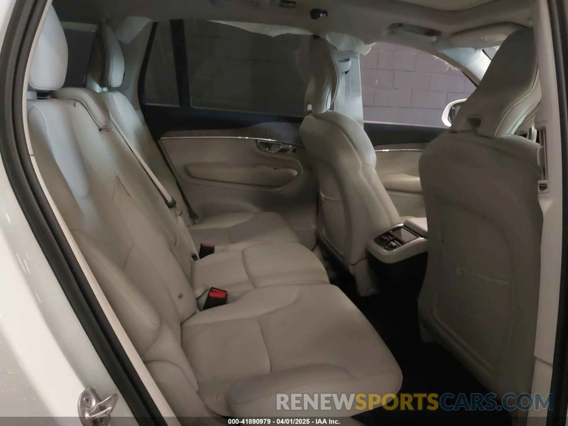 8 fotografías del automóvil dañado YV4062PN1P1985051 VOLVO XC90 2023