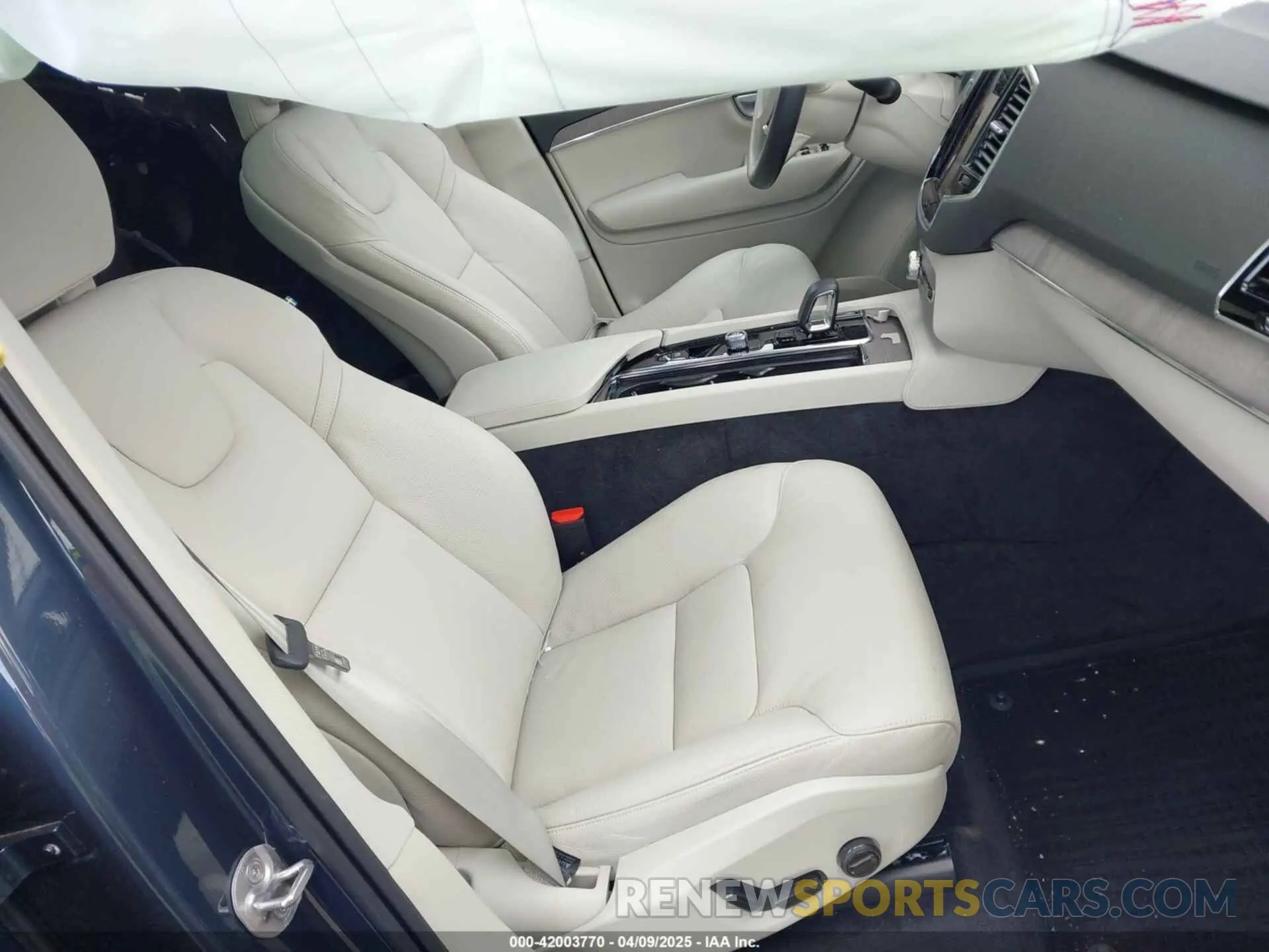 5 fotografías del automóvil dañado YV4062PN3P1984998 VOLVO XC90 2023