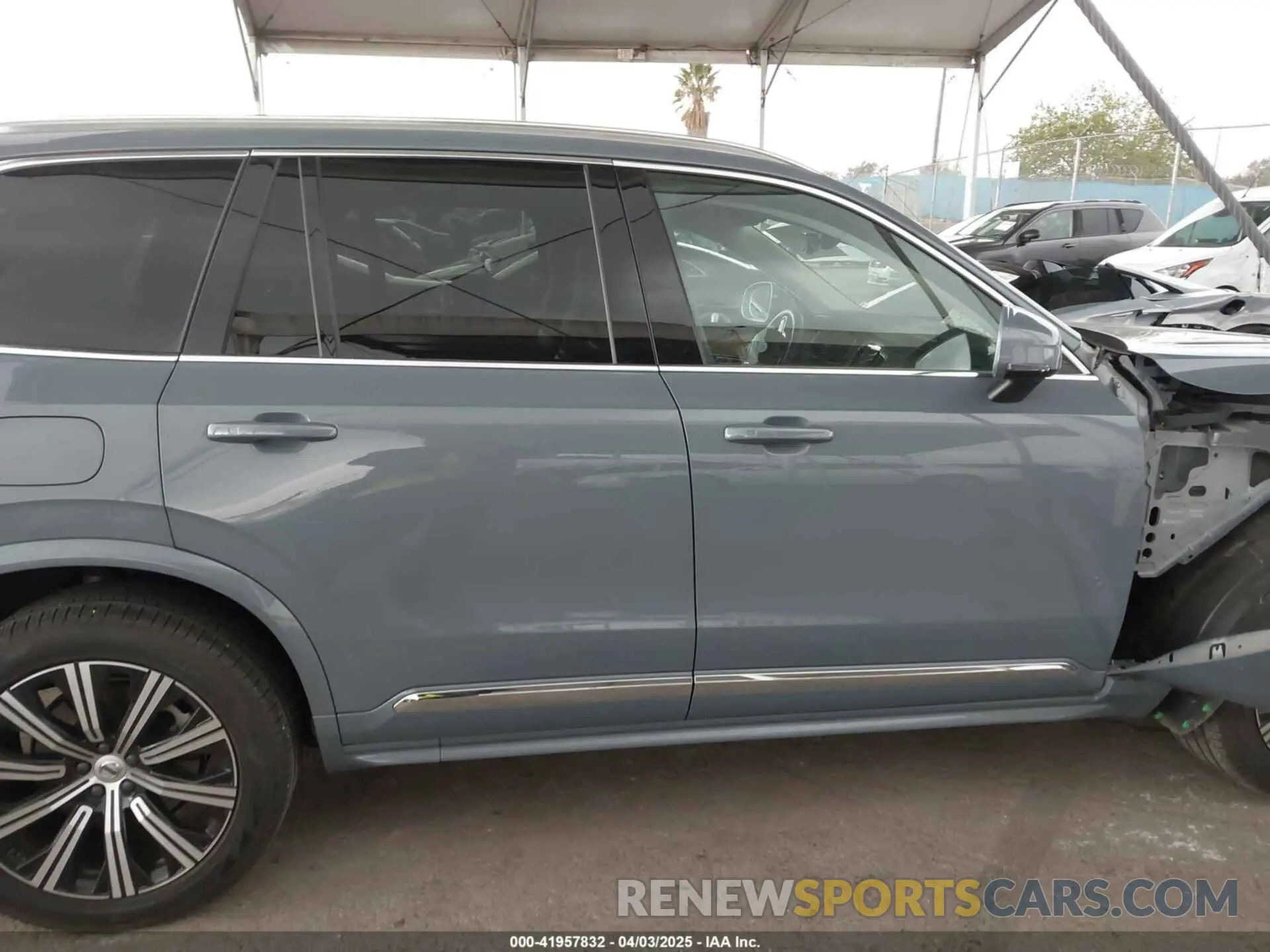 13 fotografías del automóvil dañado YV4062PN8P1989176 VOLVO XC90 2023