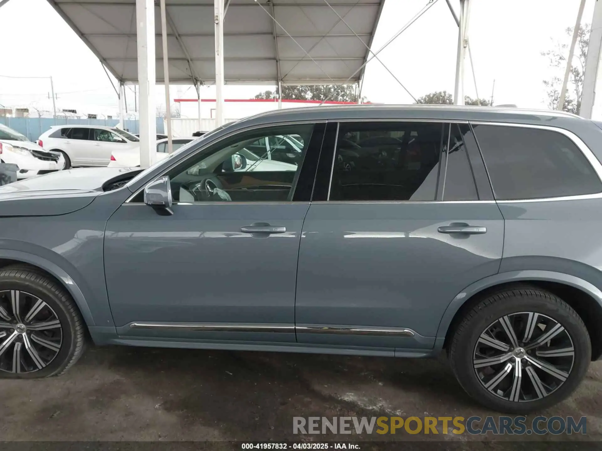 14 fotografías del automóvil dañado YV4062PN8P1989176 VOLVO XC90 2023