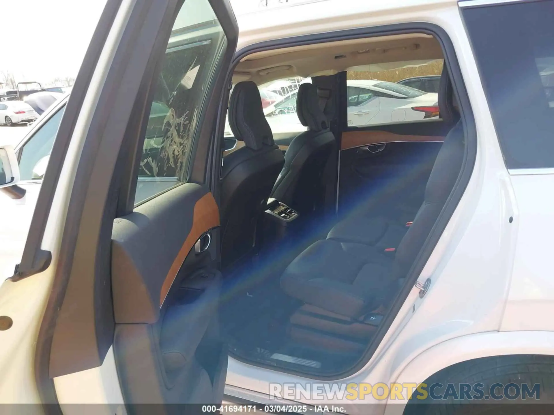 8 fotografías del automóvil dañado YV4L12PN5P1972993 VOLVO XC90 2023