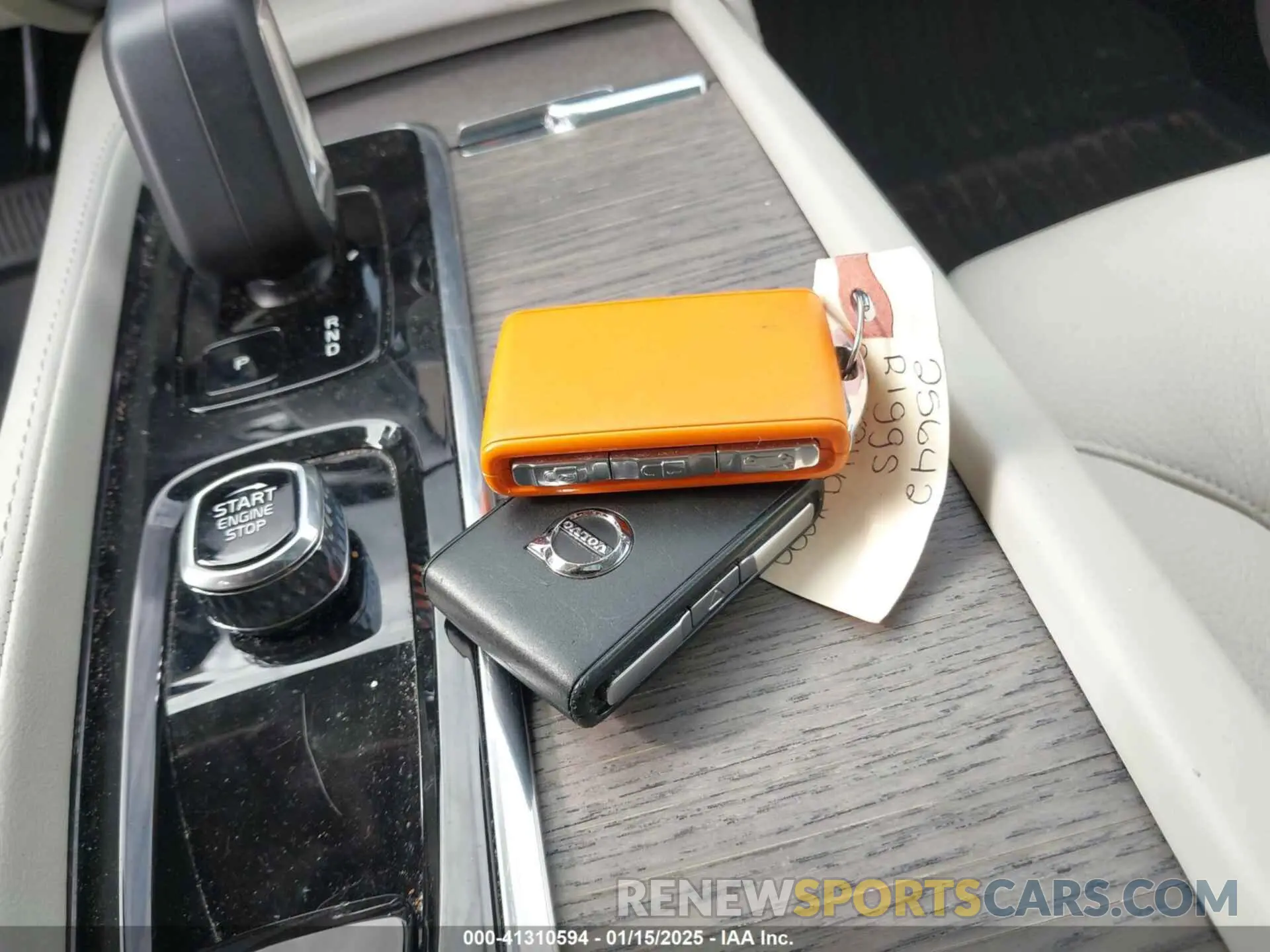 11 fotografías del automóvil dañado YV4L12PNXP1983388 VOLVO XC90 2023