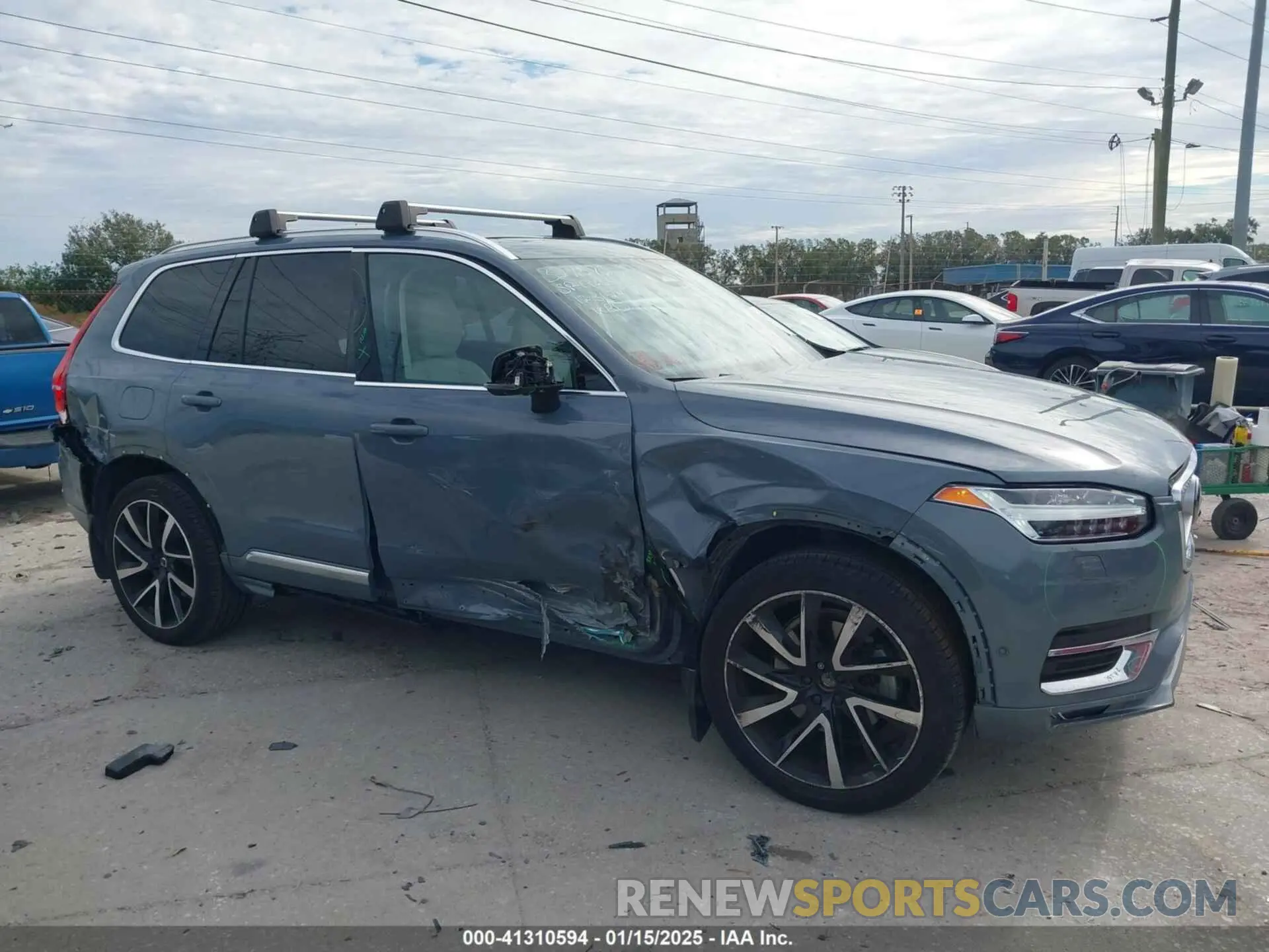 13 fotografías del automóvil dañado YV4L12PNXP1983388 VOLVO XC90 2023
