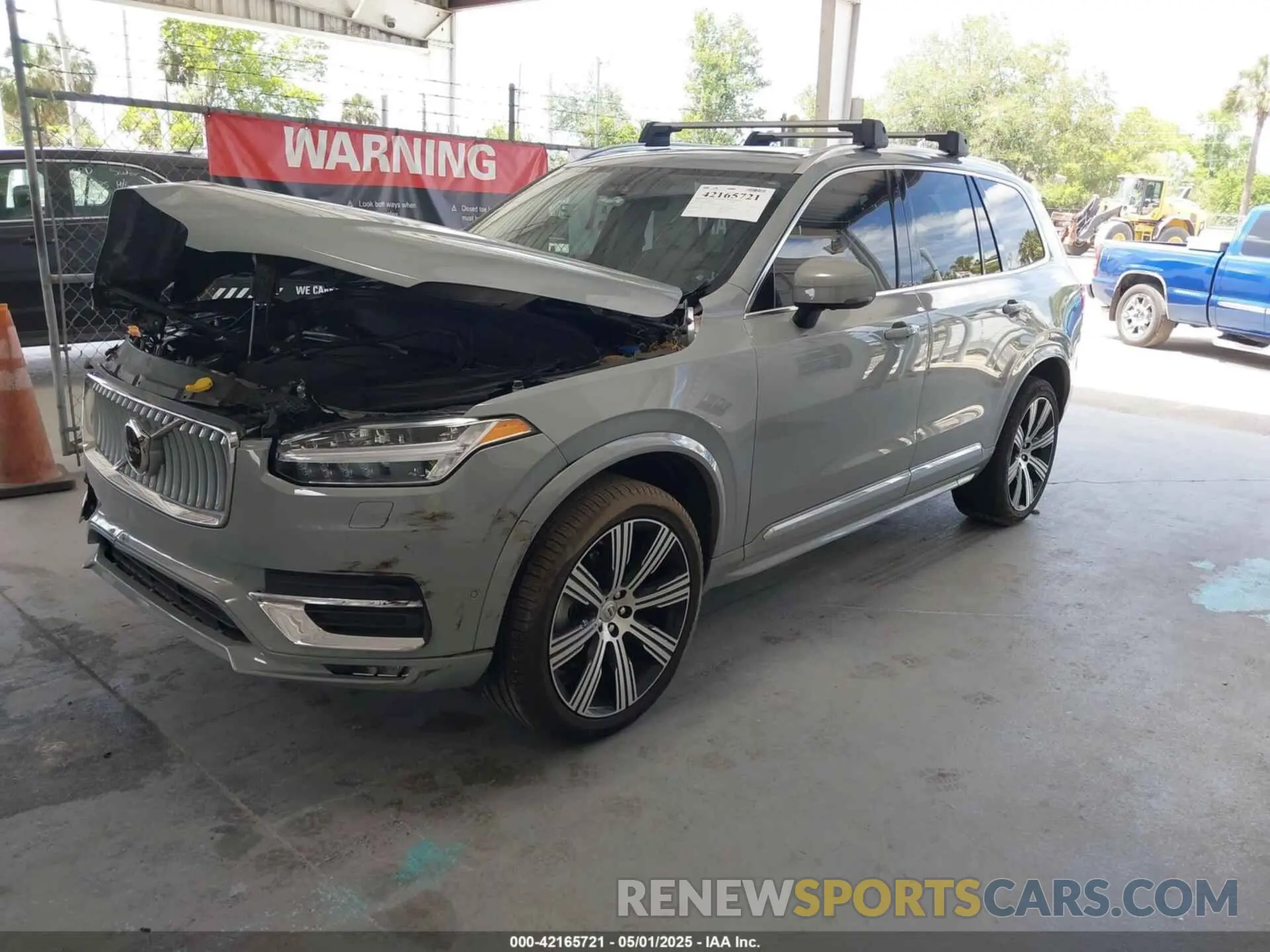 2 fotografías del automóvil dañado YV4062JEXR1201106 VOLVO XC90 2024