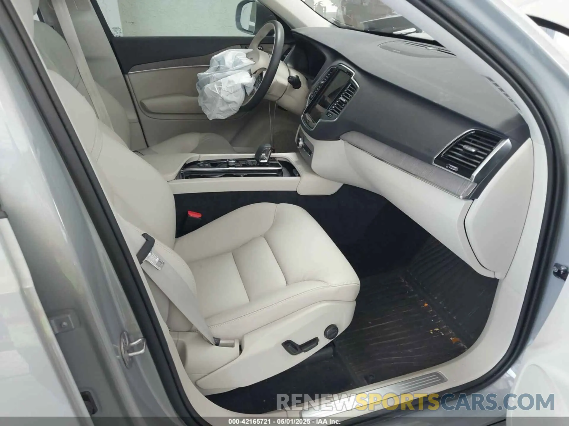 5 fotografías del automóvil dañado YV4062JEXR1201106 VOLVO XC90 2024