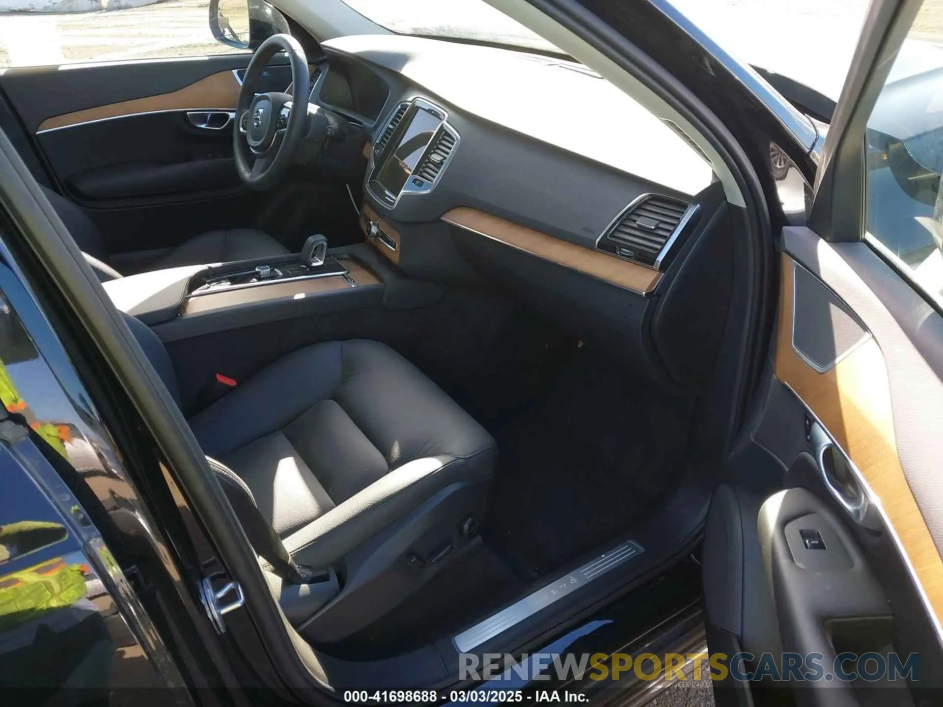 5 fotografías del automóvil dañado YV4062PE1R1220828 VOLVO XC90 2024