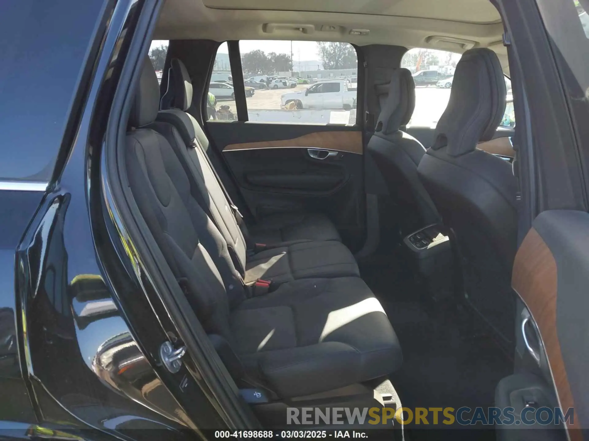 8 fotografías del automóvil dañado YV4062PE1R1220828 VOLVO XC90 2024