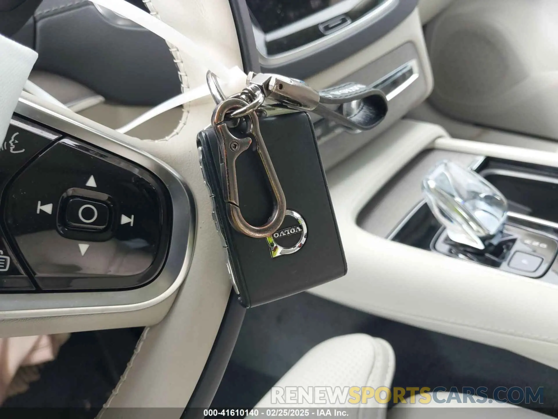 11 fotografías del automóvil dañado YV4062PF4R1208682 VOLVO XC90 2024