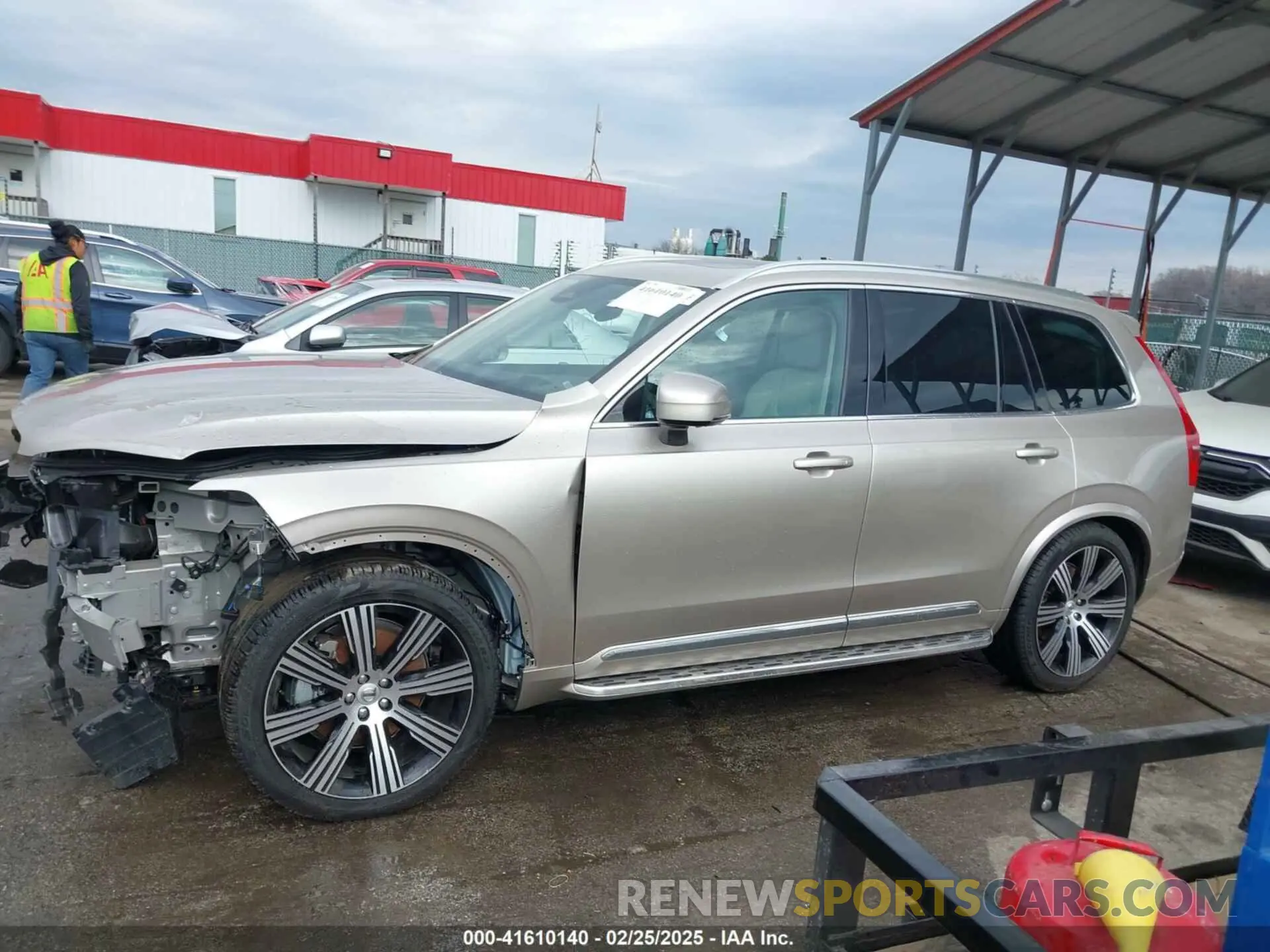 15 fotografías del automóvil dañado YV4062PF4R1208682 VOLVO XC90 2024