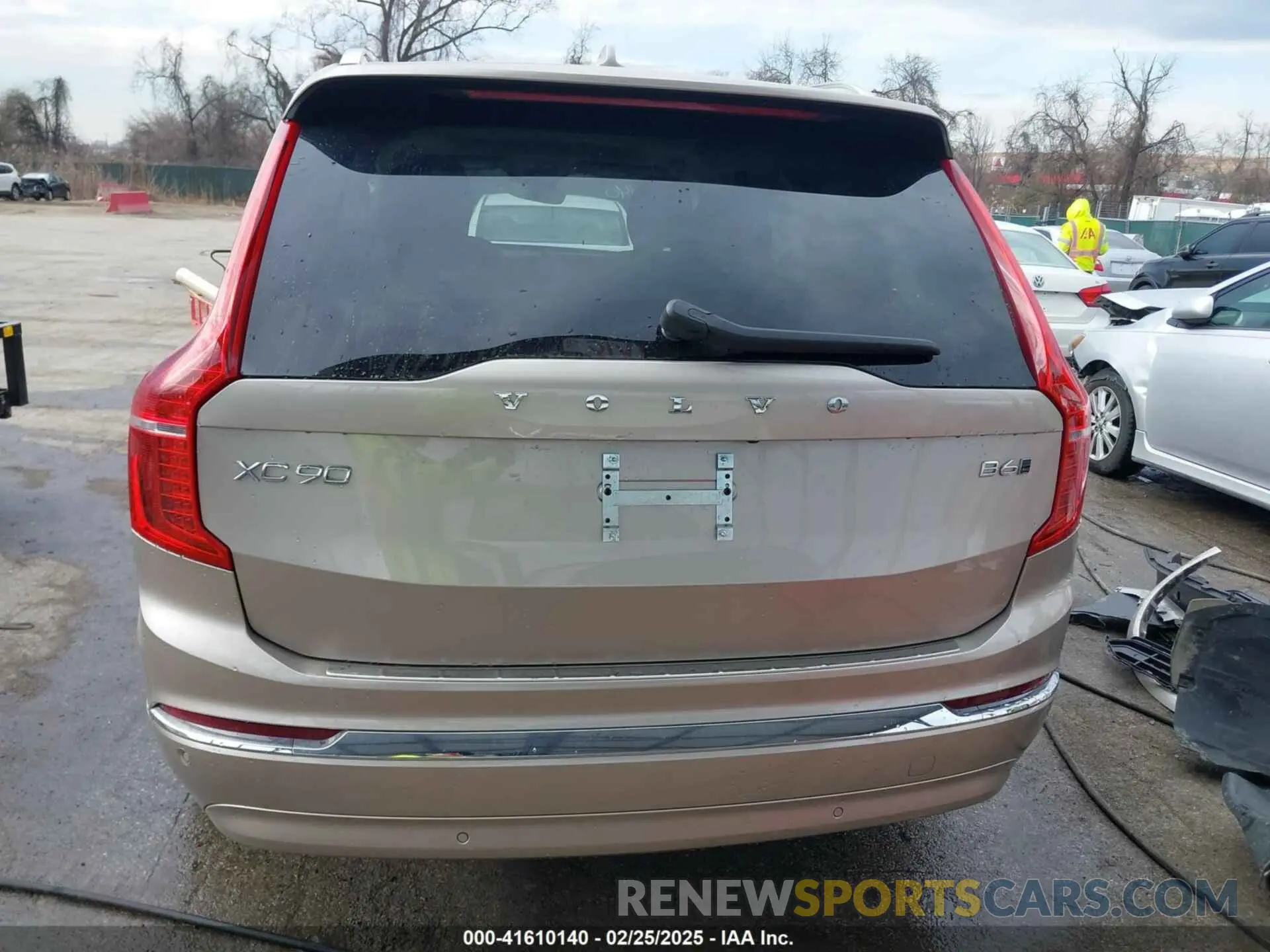 17 fotografías del automóvil dañado YV4062PF4R1208682 VOLVO XC90 2024