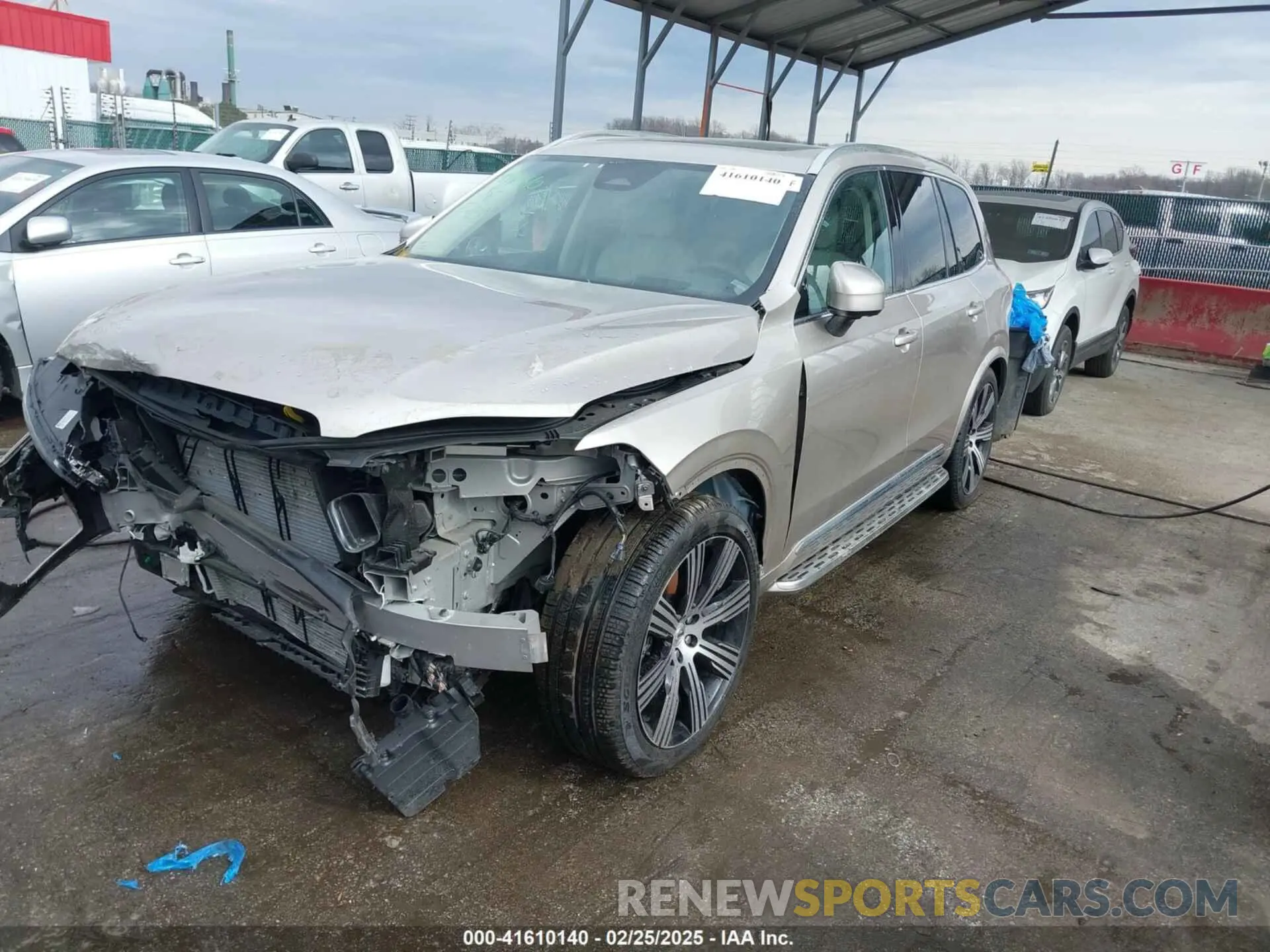 2 fotografías del automóvil dañado YV4062PF4R1208682 VOLVO XC90 2024